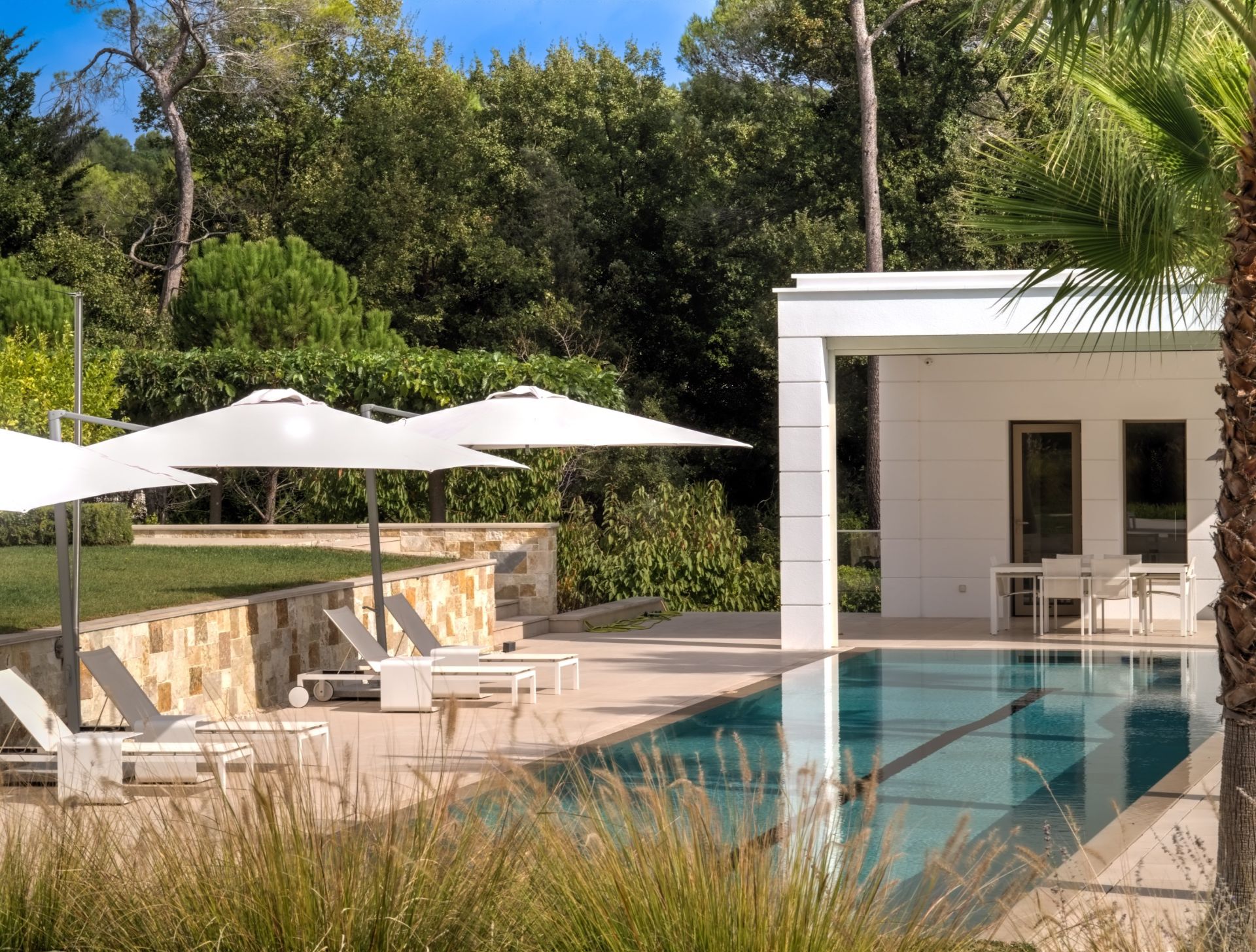 maison contemporaine 17 Pièces en vente sur MOUGINS (06250)
