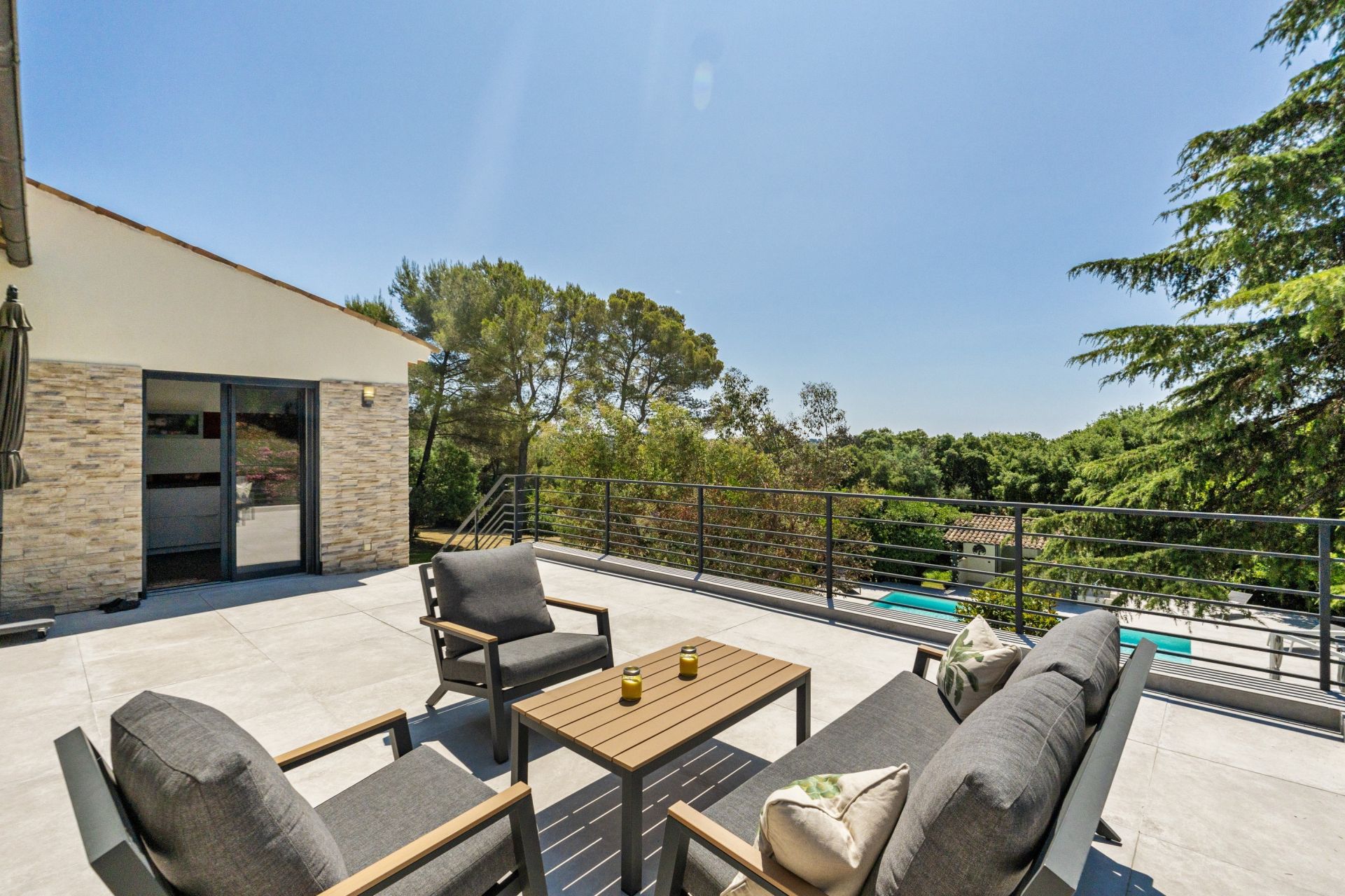 villa 7 Rooms for sale on GRASSE (06130)