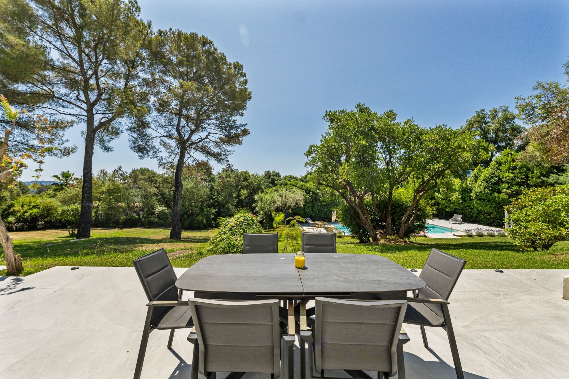 villa 7 Rooms for sale on GRASSE (06130)