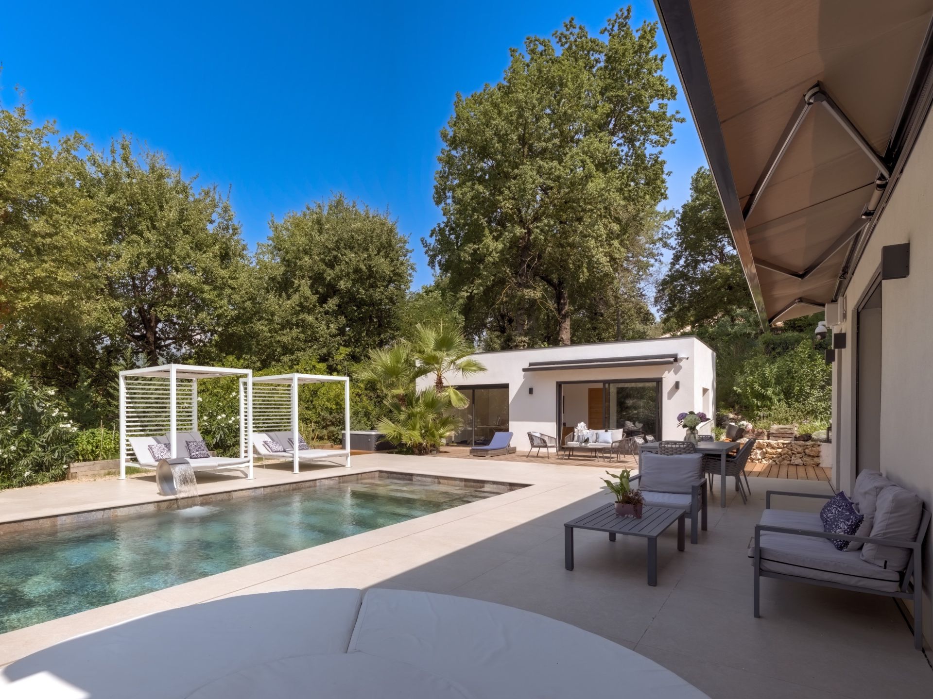 contemporary house 7 Rooms for sale on OPIO (06650)