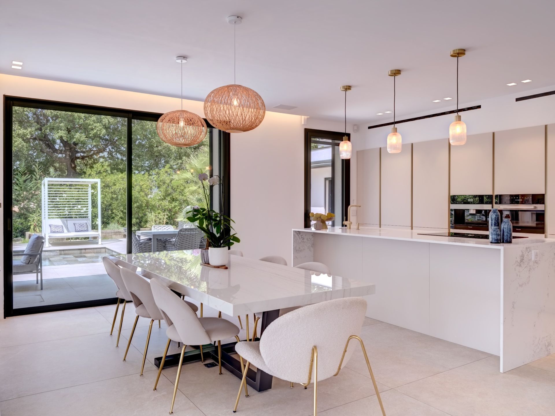 contemporary house 7 Rooms for sale on OPIO (06650)