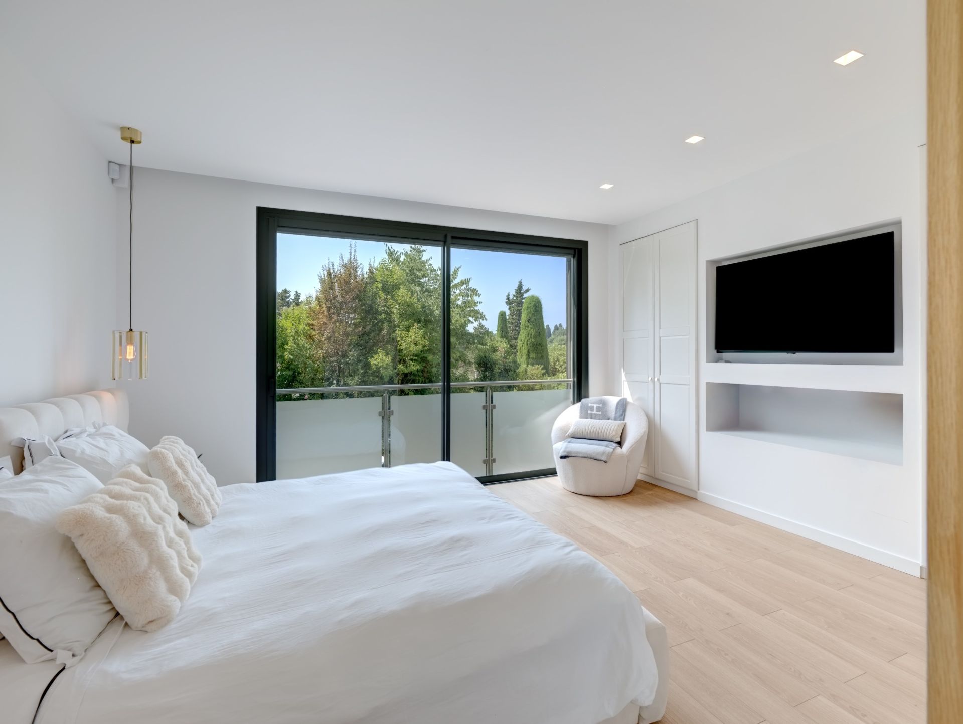 contemporary house 7 Rooms for sale on OPIO (06650)