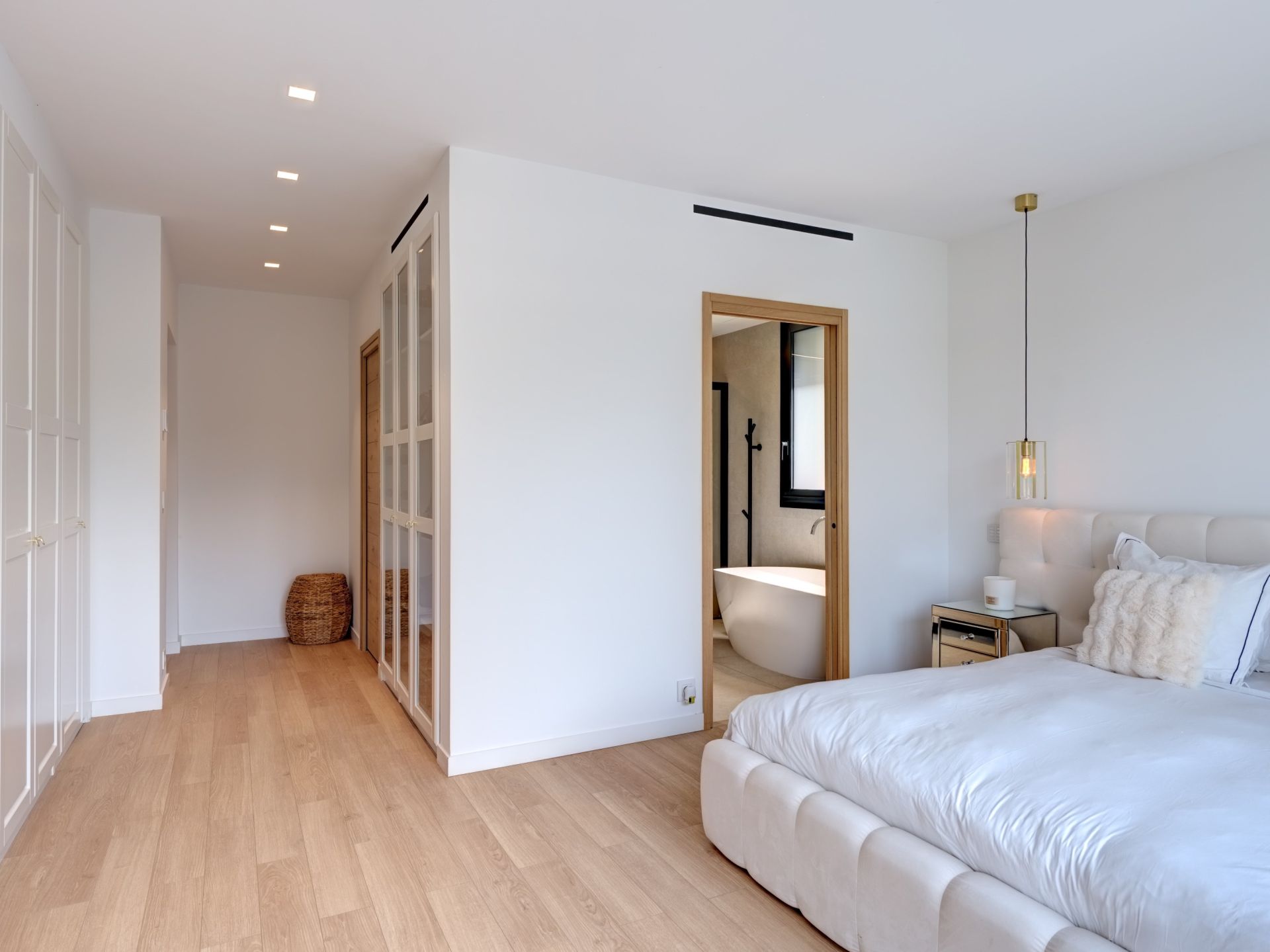 contemporary house 7 Rooms for sale on OPIO (06650)