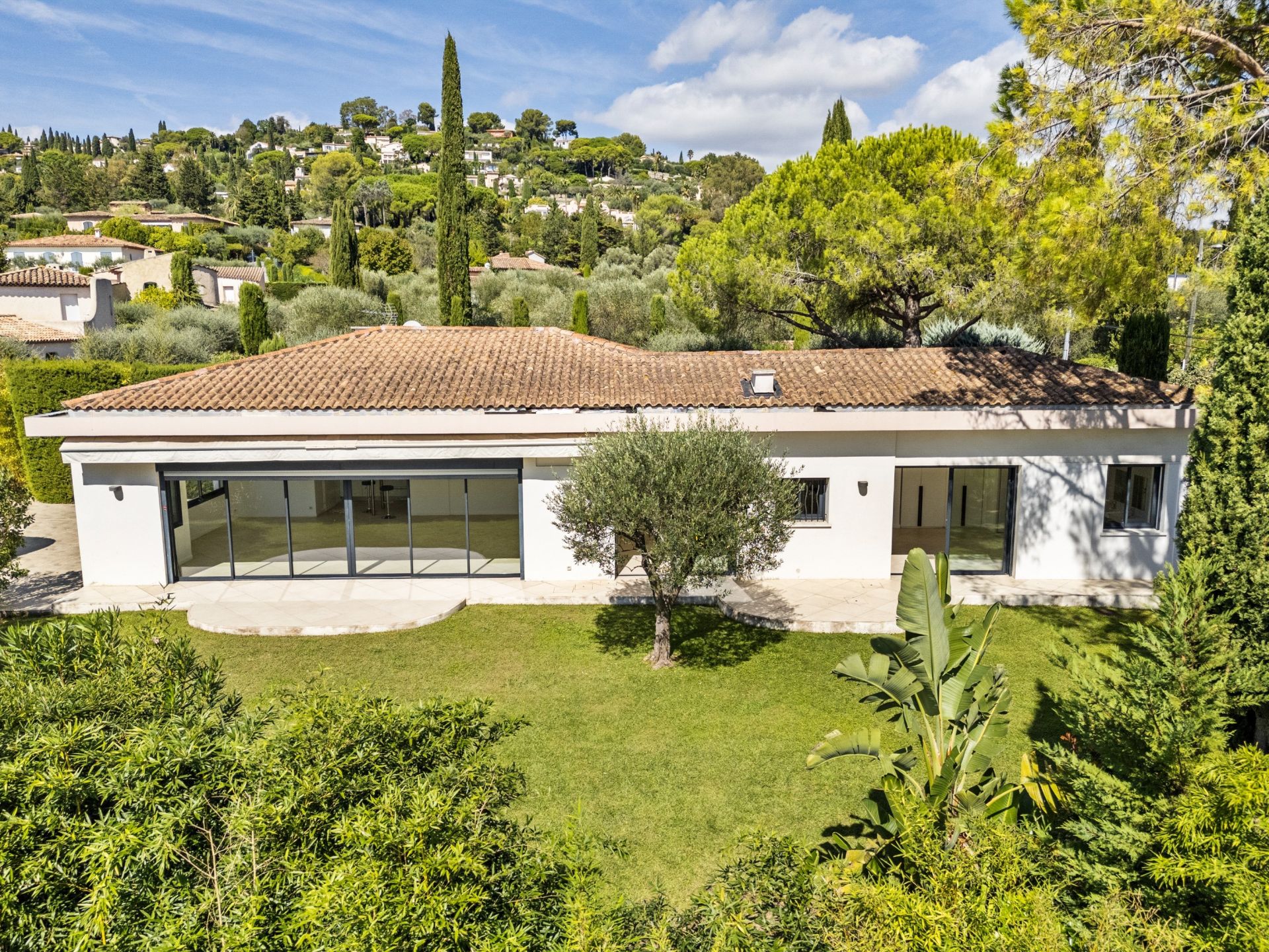 contemporary house 4 Rooms for sale on MOUGINS (06250)