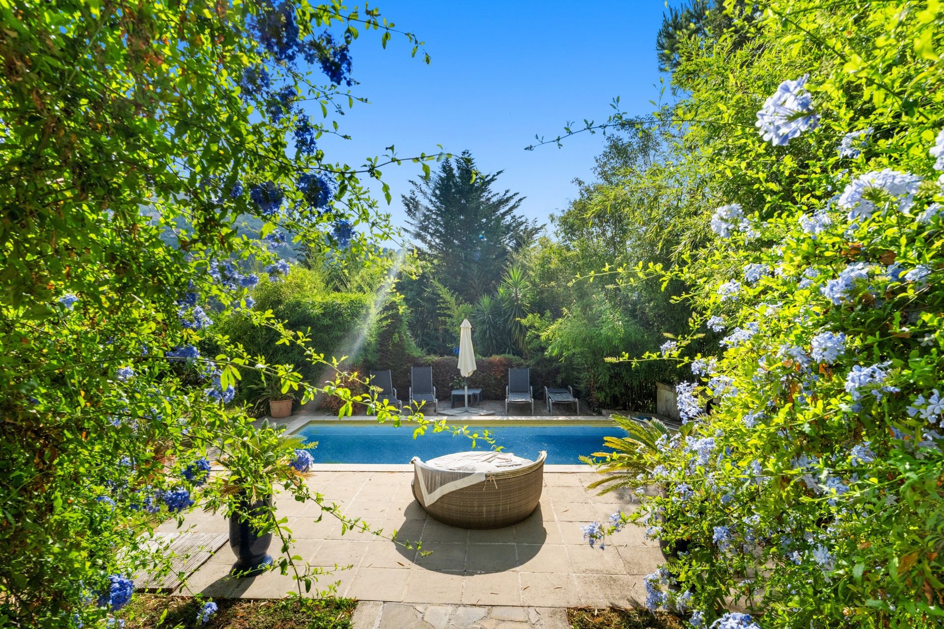 villa 7 Rooms for sale on GRASSE (06130)