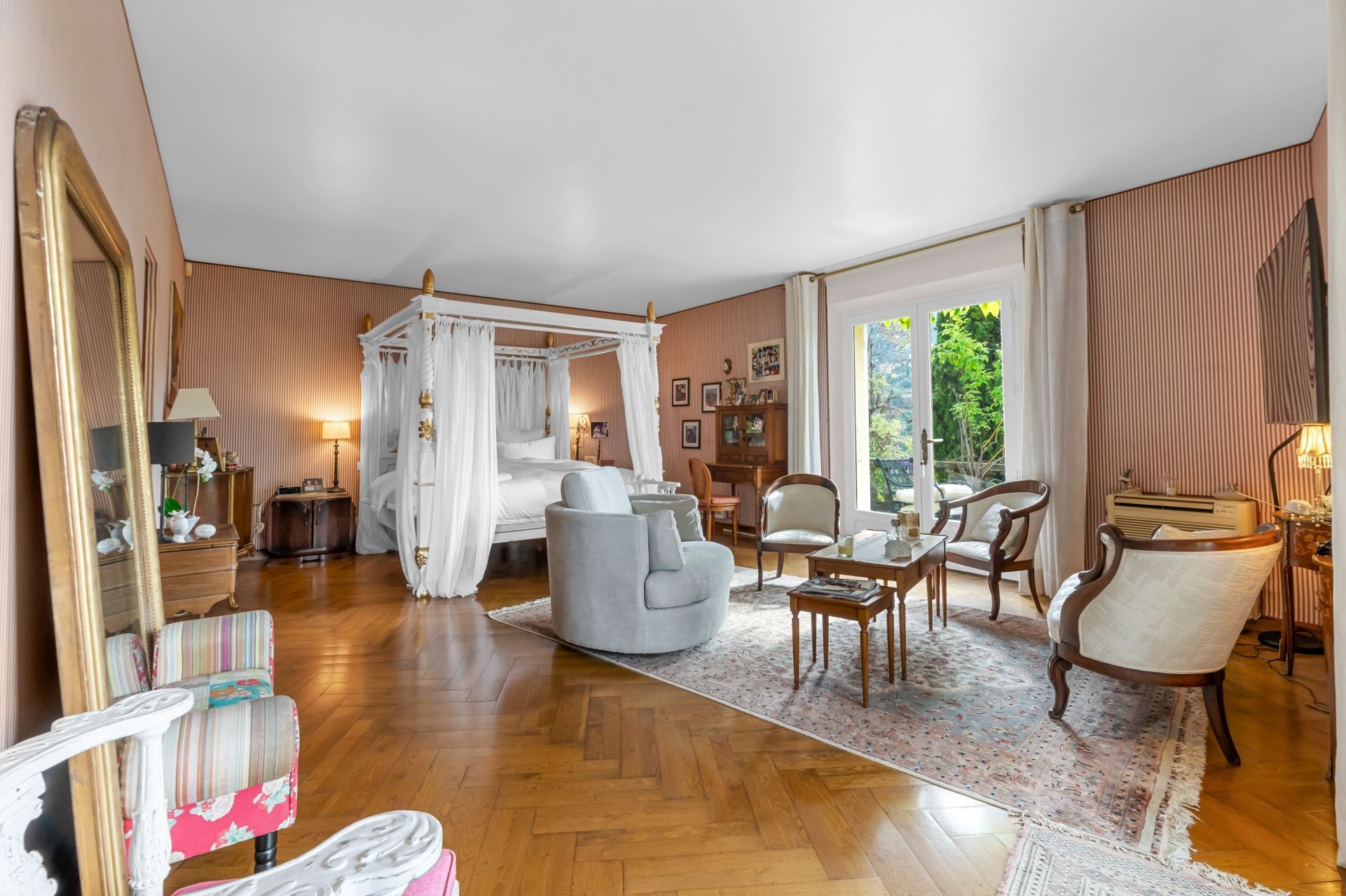 villa 7 Rooms for sale on GRASSE (06130)