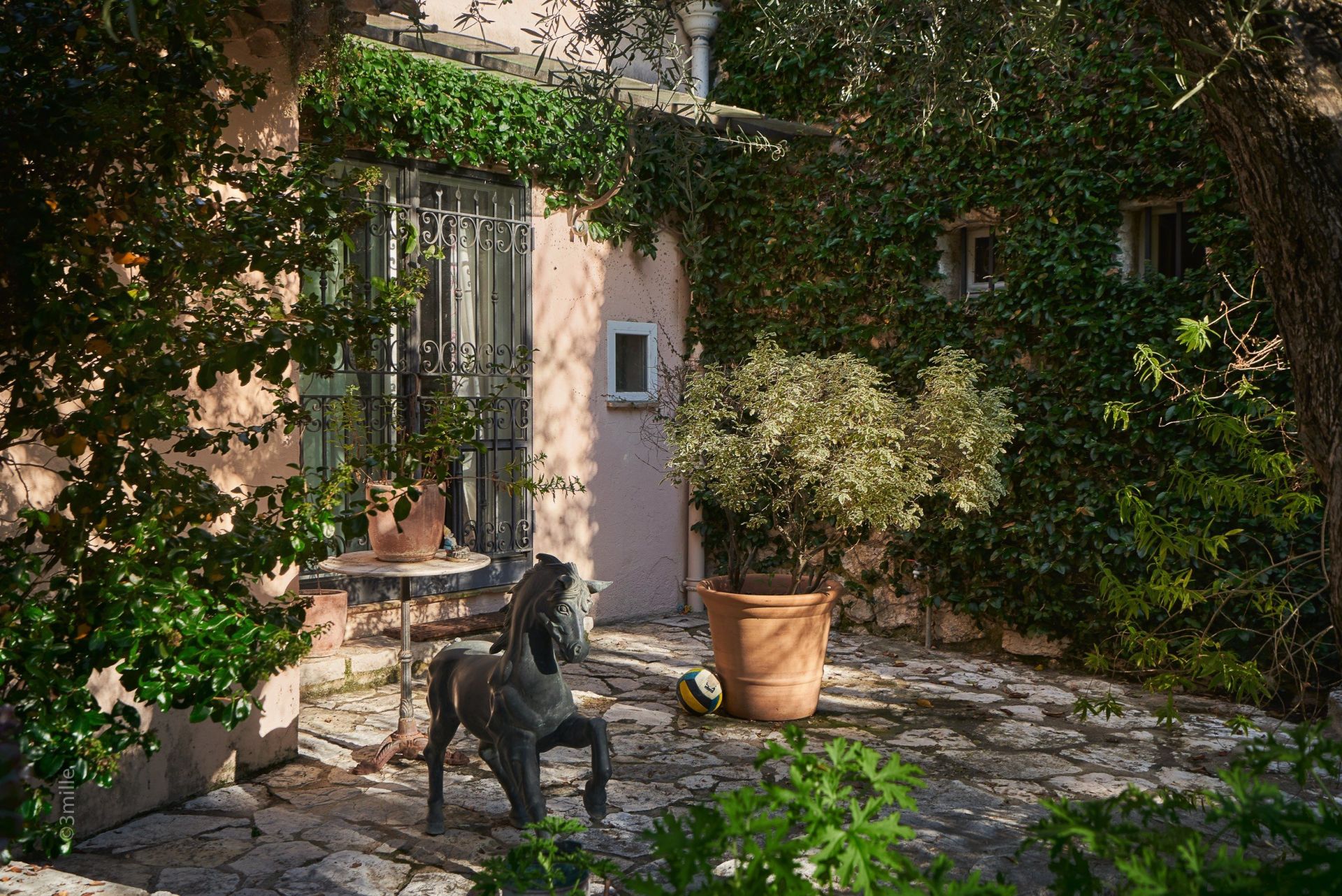 mansion 20 Rooms for sale on MOUGINS (06250)