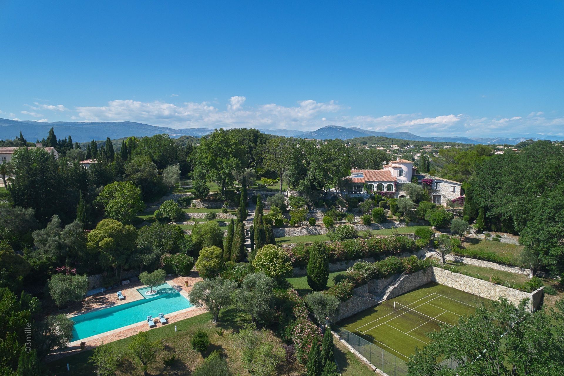 mansion 20 Rooms for sale on MOUGINS (06250)