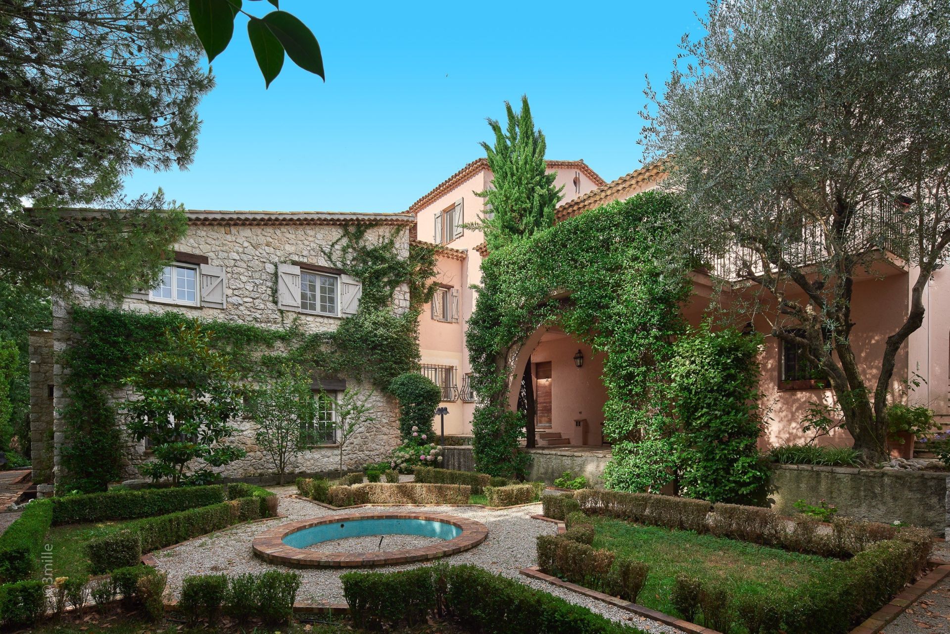 maison de maître 20 Pièces en vente sur MOUGINS (06250)