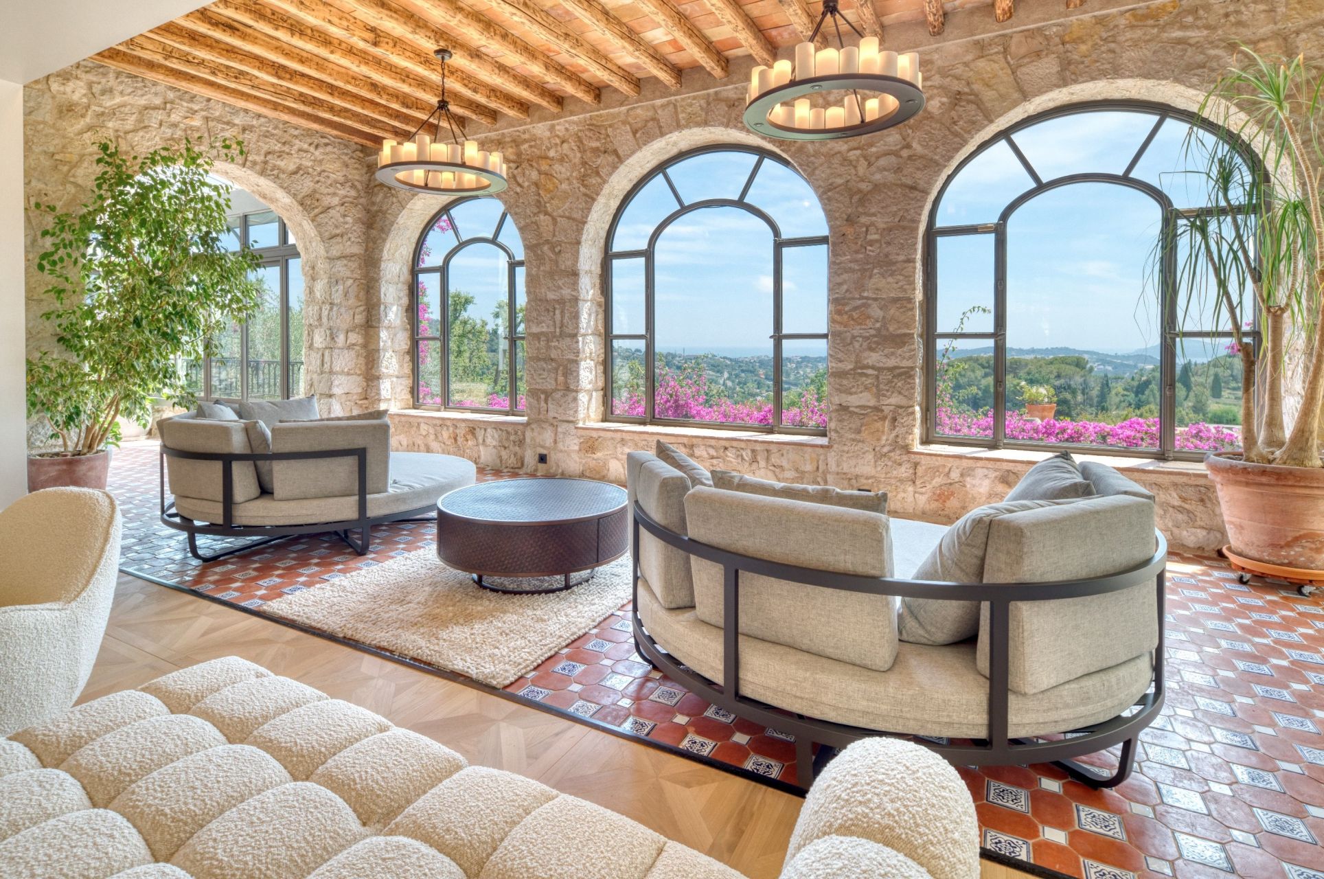 mansion 20 Rooms for sale on MOUGINS (06250)