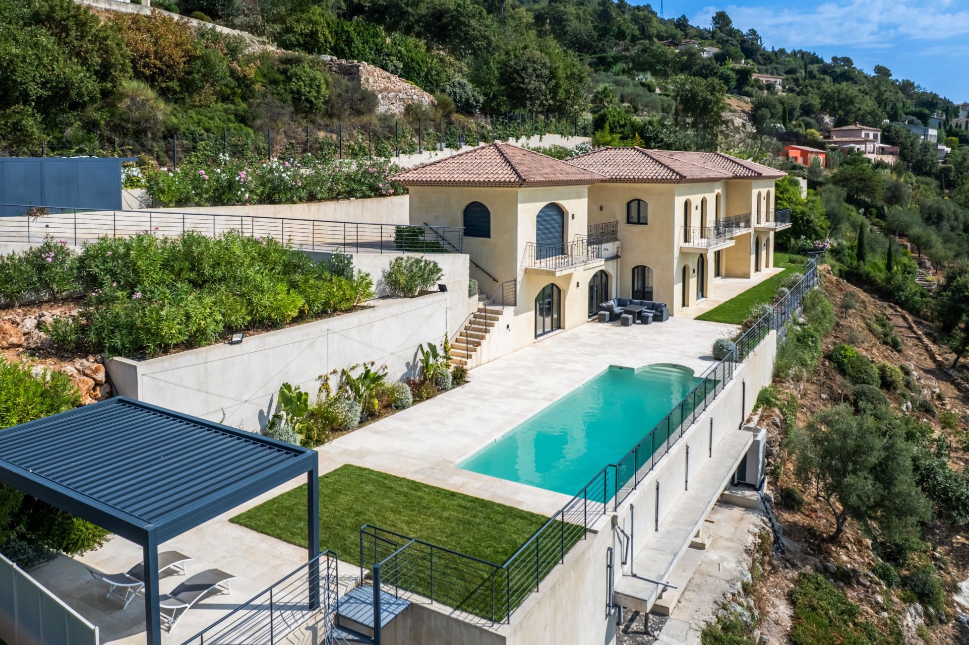 villa 8 Pièces en vente sur SPERACEDES (06530)