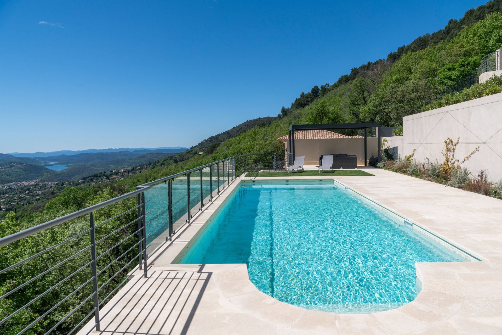 villa 8 Rooms for sale on SPERACEDES (06530)