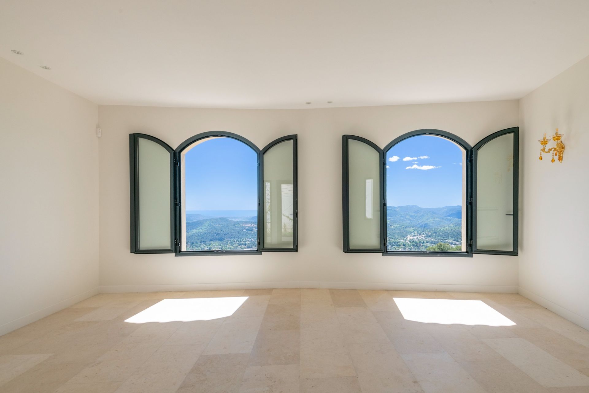 villa 6 Pièces en vente sur SPERACEDES (06530)