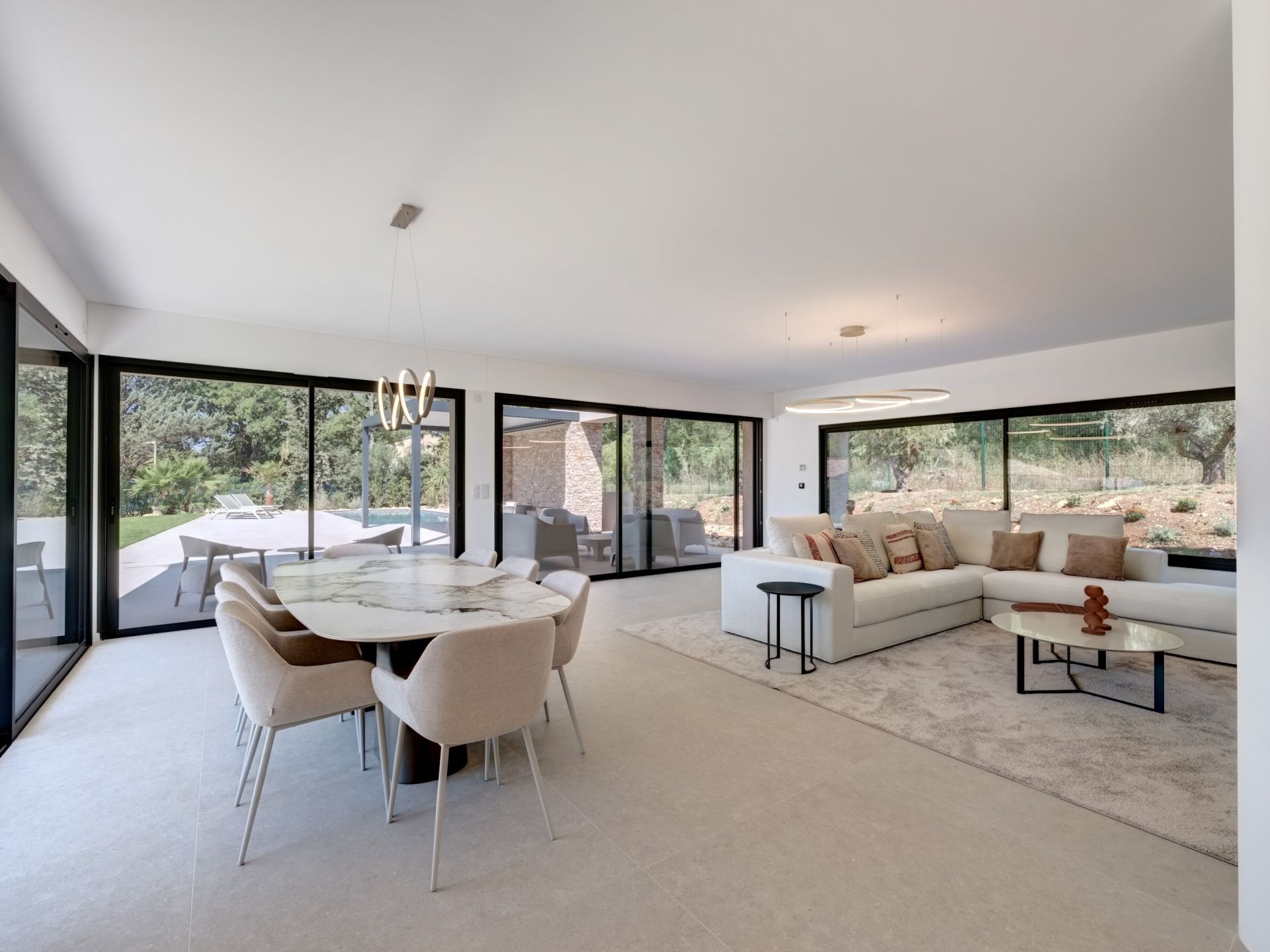 villa 5 Rooms for sale on TOURRETTES (83440)