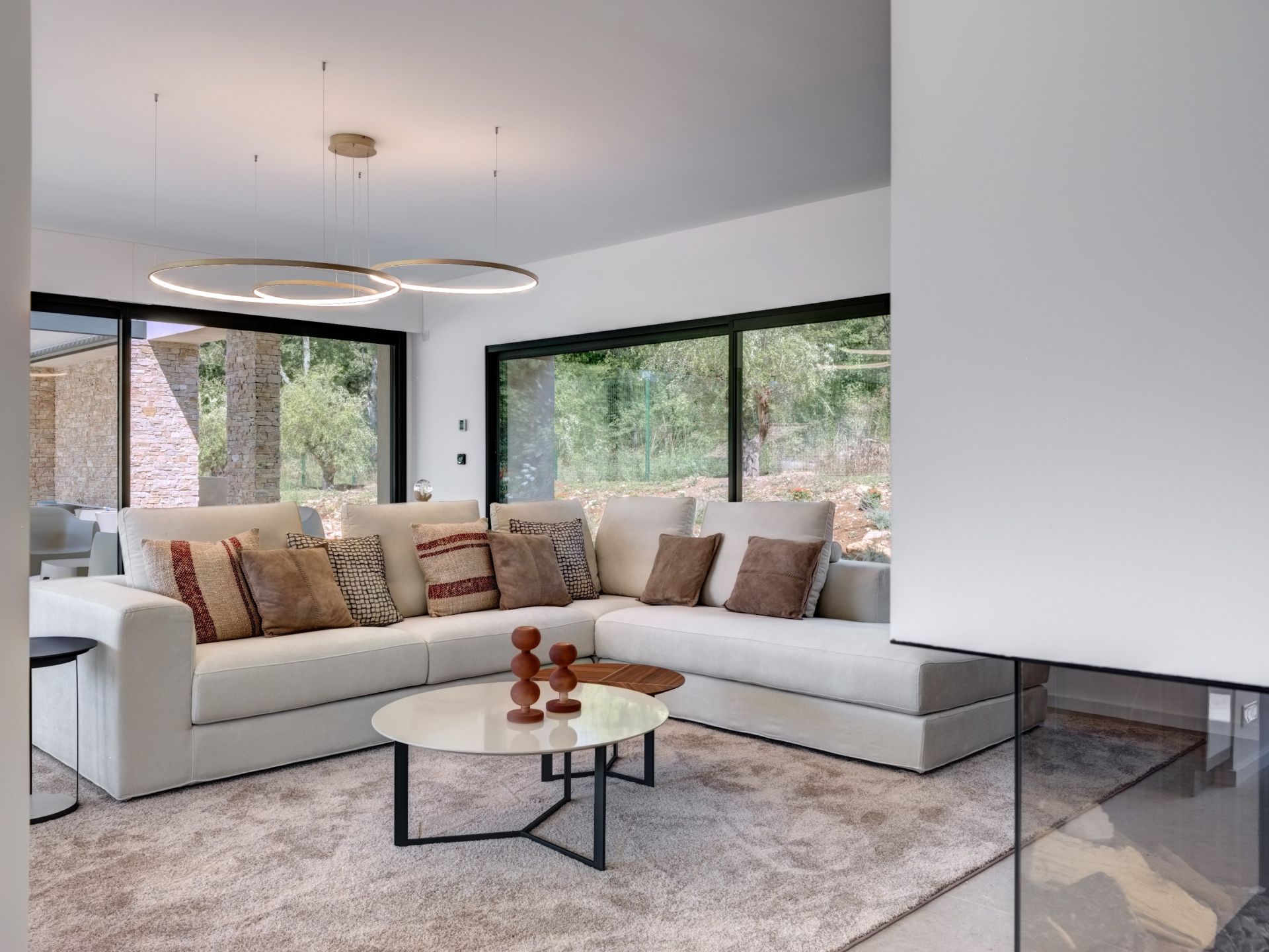 villa 5 Rooms for sale on TOURRETTES (83440)