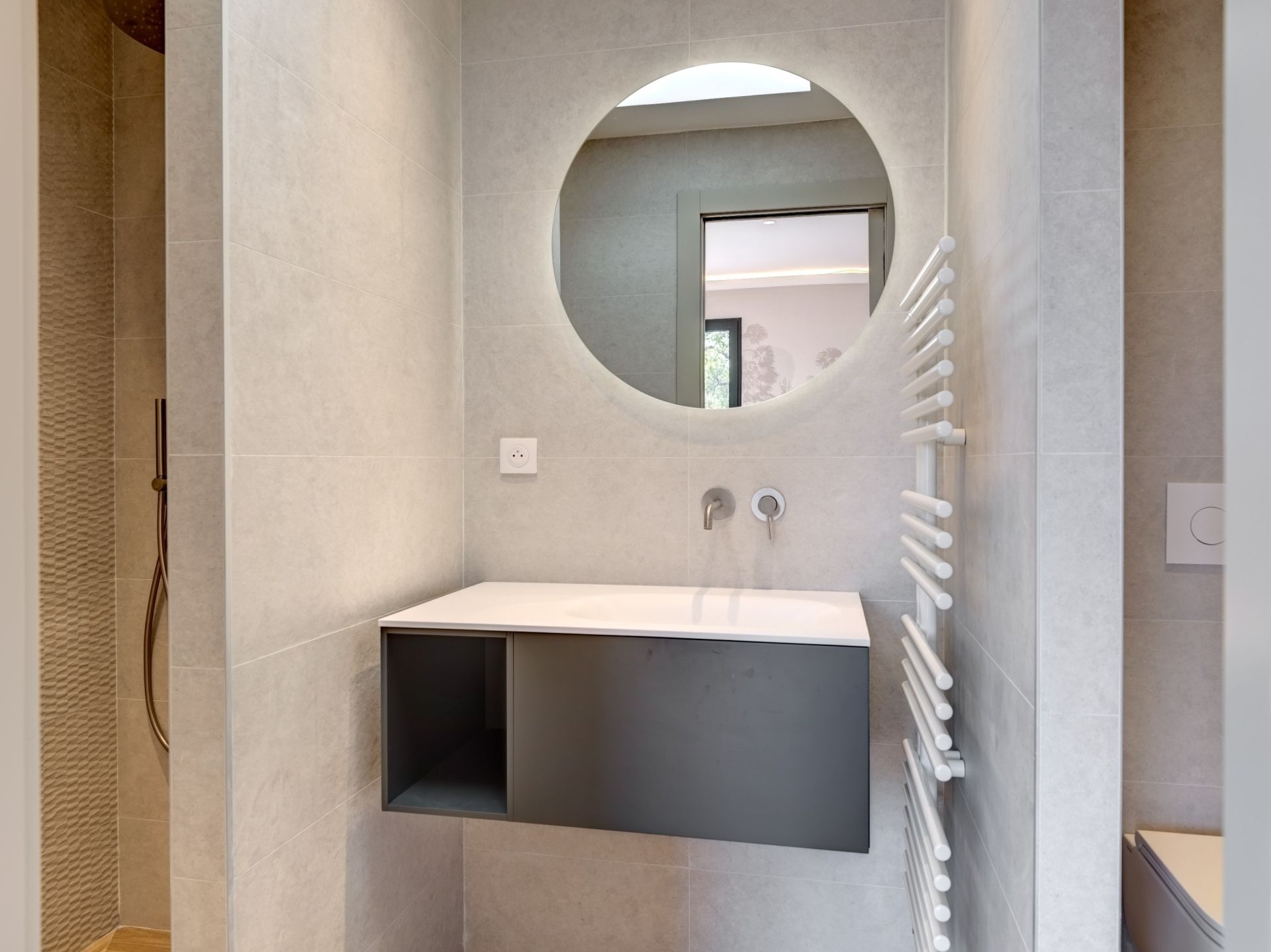 villa 5 Rooms for sale on TOURRETTES (83440)