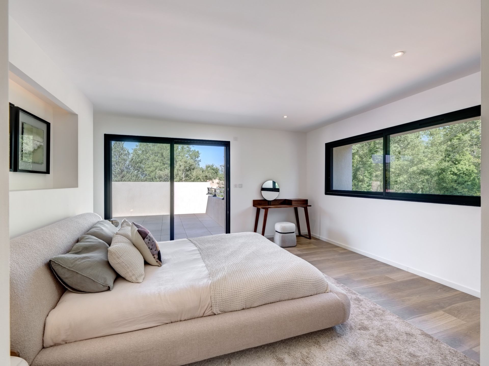 villa 5 Rooms for sale on TOURRETTES (83440)