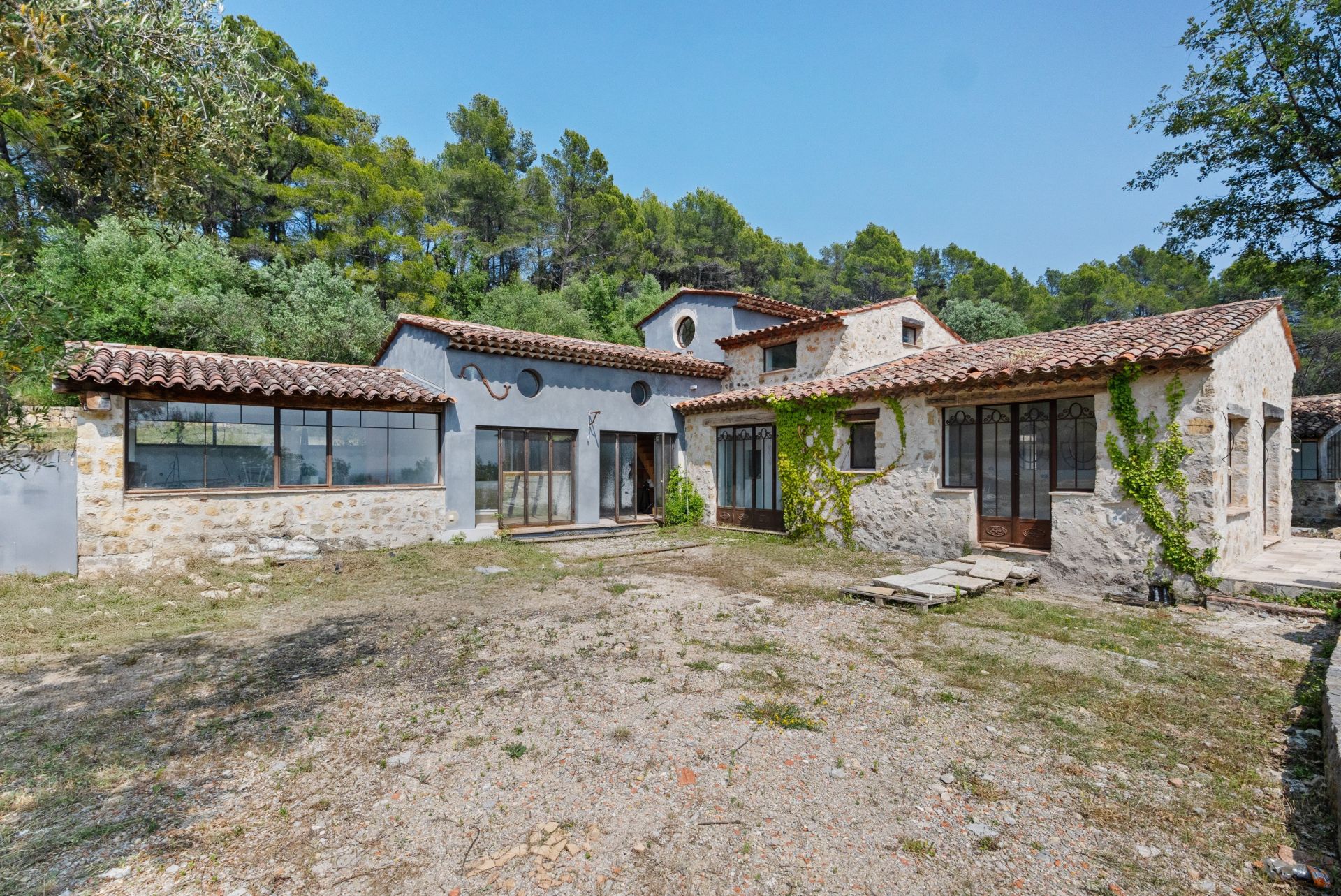 maison provençale 6 Pièces en vente sur TOURRETTES (83440)