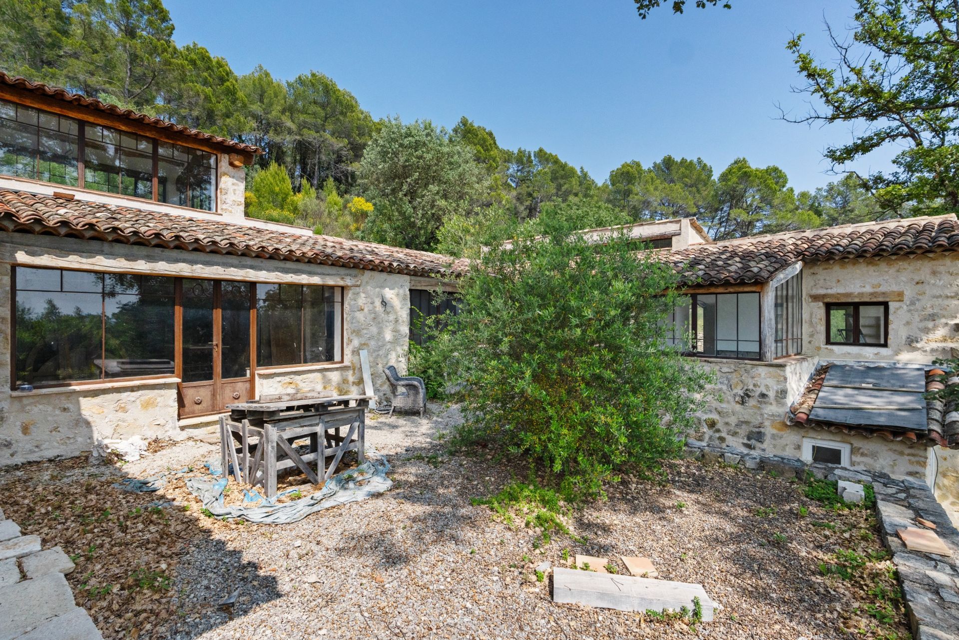 maison provençale 6 Pièces en vente sur TOURRETTES (83440)
