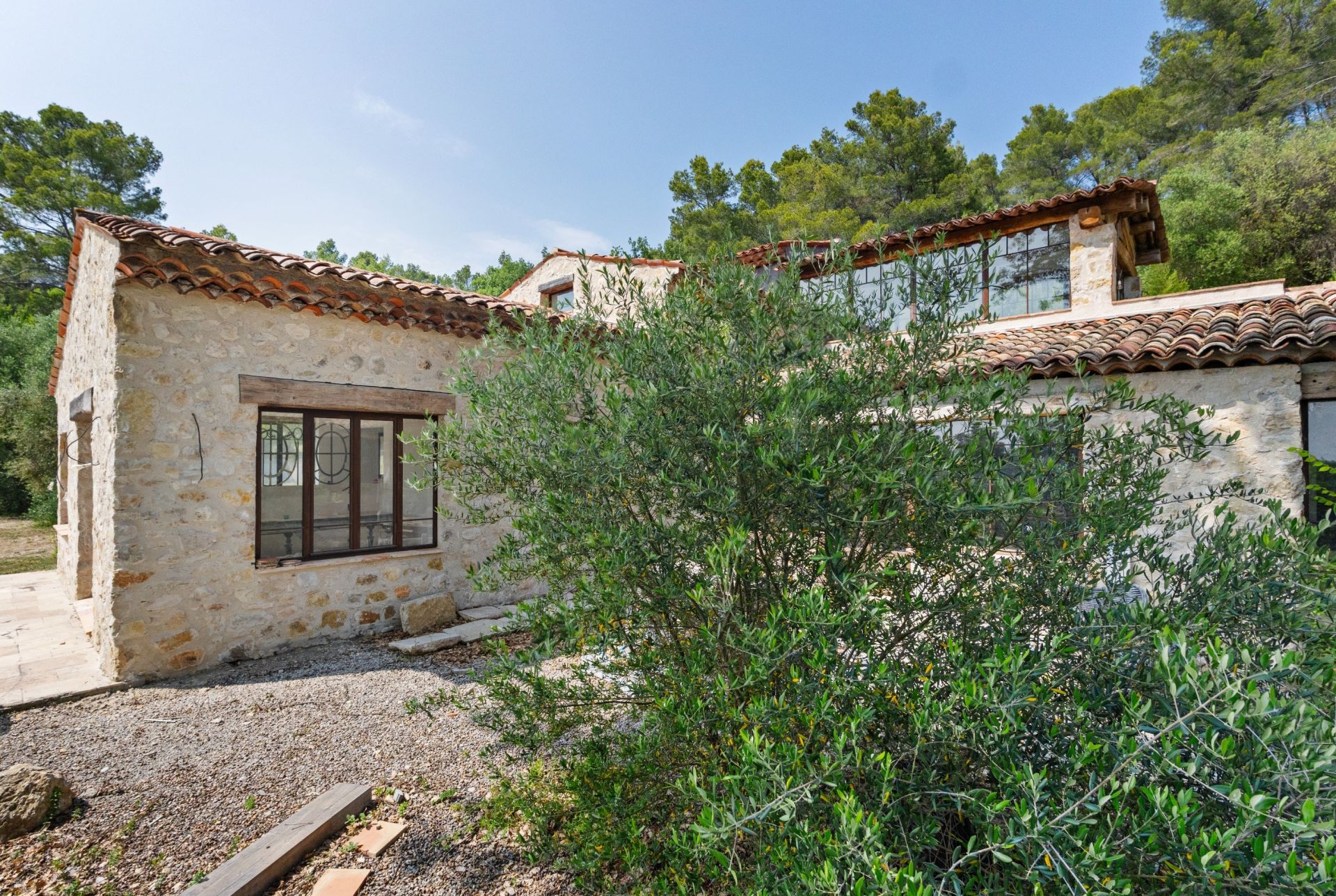 maison provençale 6 Pièces en vente sur TOURRETTES (83440)