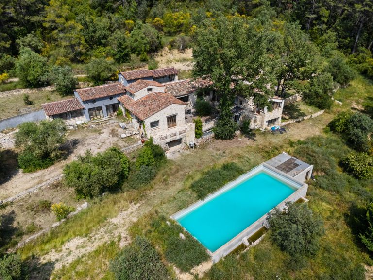 maison provençale 6 Pièces en vente sur TOURRETTES (83440)