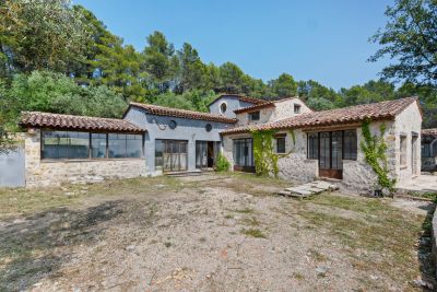 Vente Maison provençale Tourrettes 6&nbsp;Pièces 315&nbsp;m²