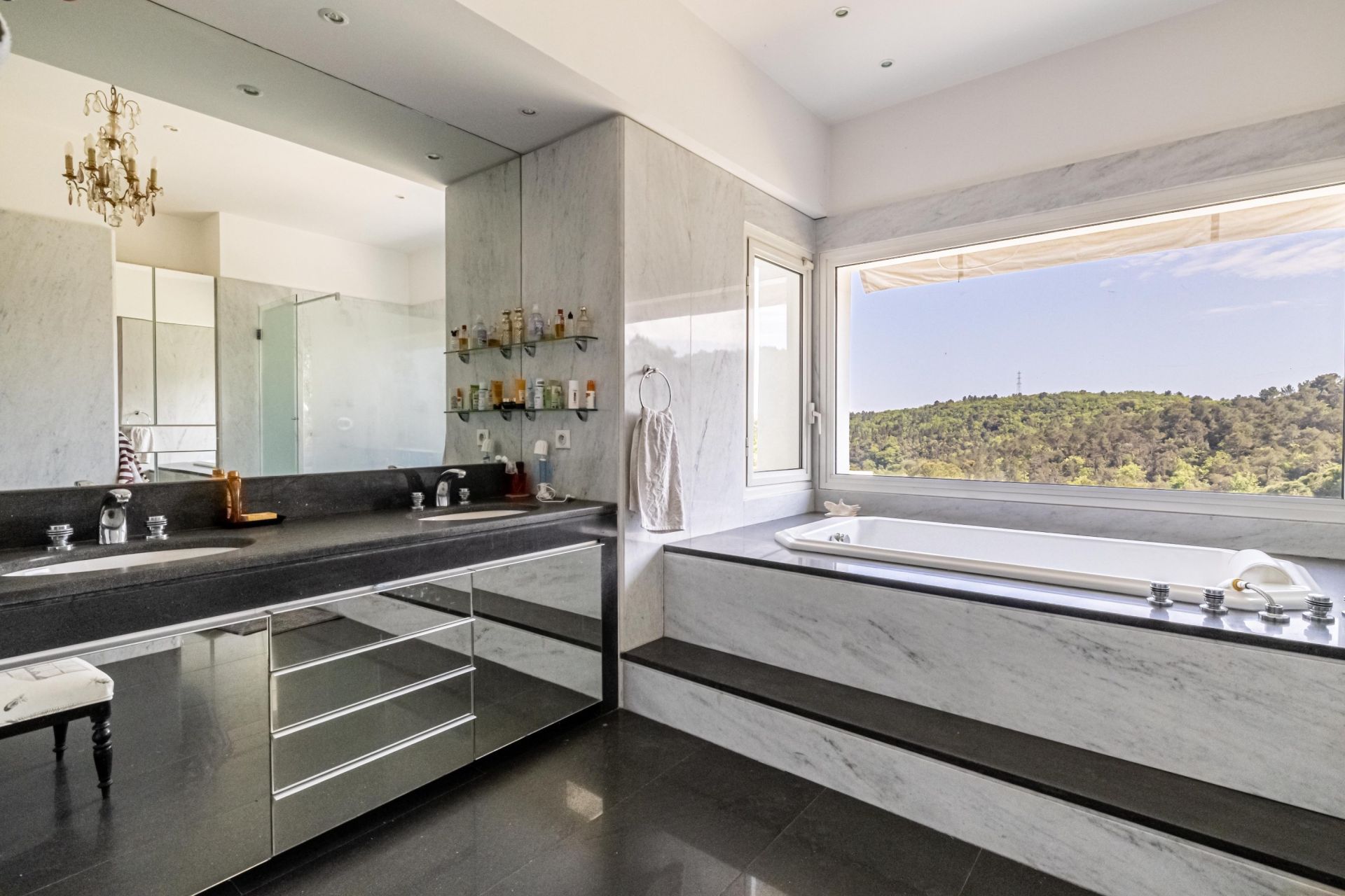 villa 9 Pièces en vente sur VALBONNE (06560)