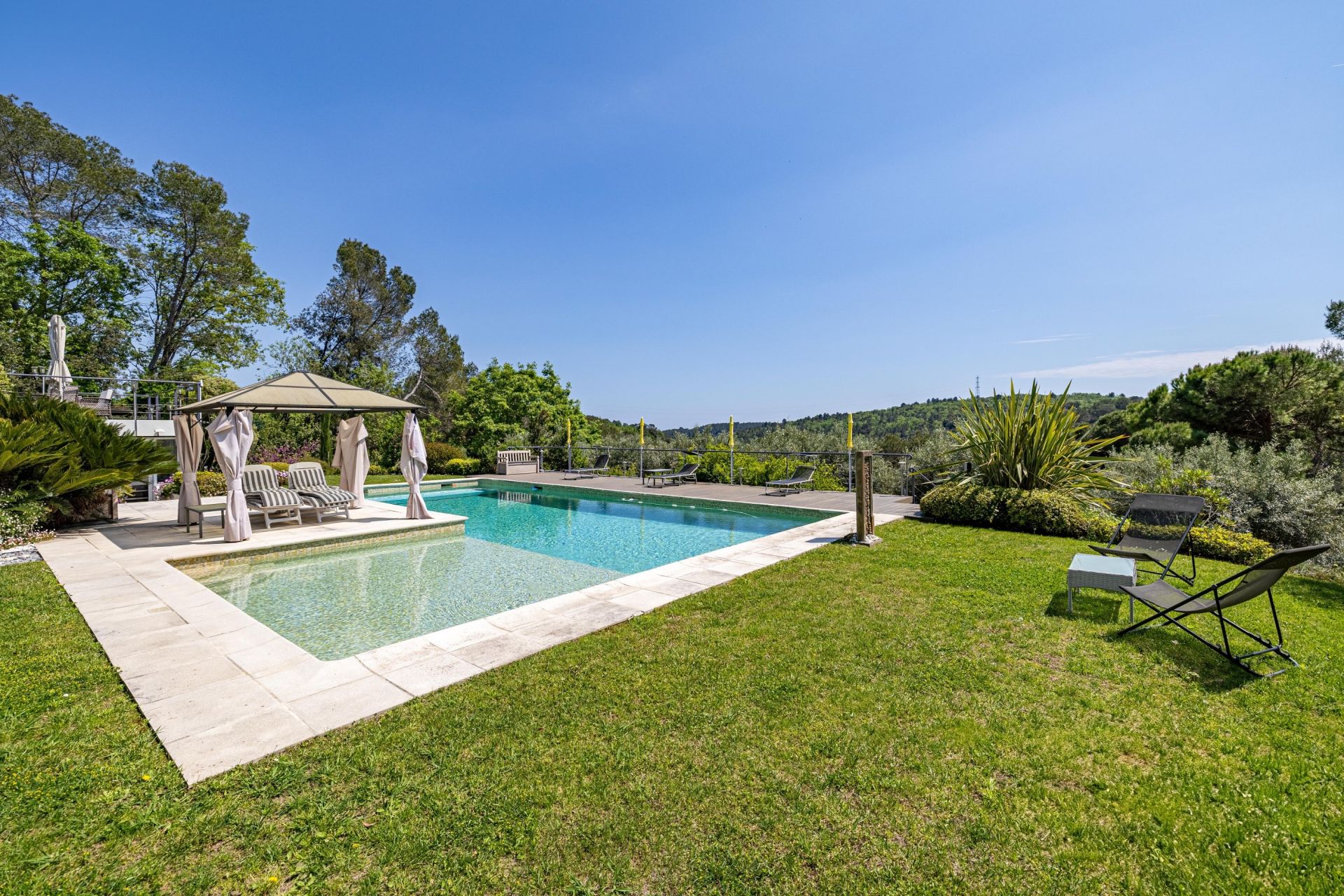 villa 9 Pièces en vente sur VALBONNE (06560)