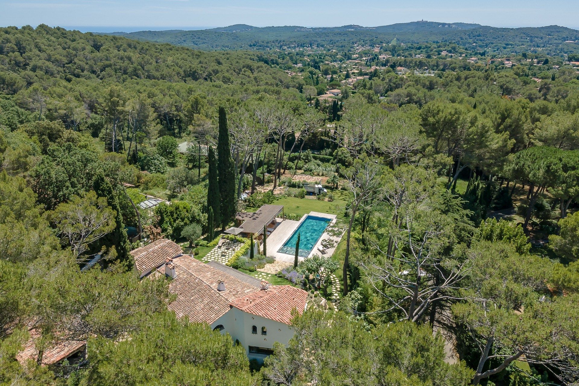 villa 7 Rooms for sale on MOUGINS (06250)