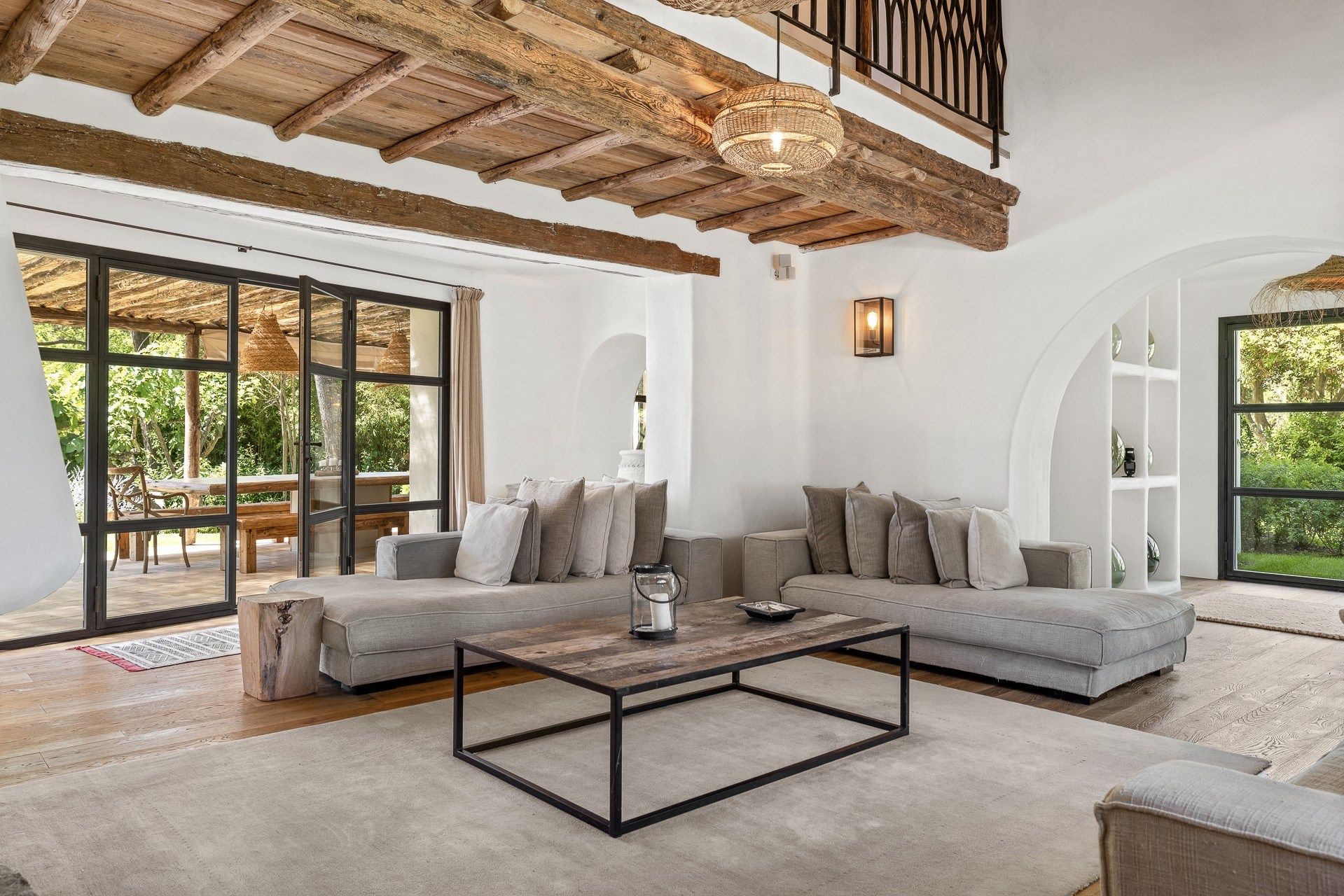 villa 7 Rooms for sale on MOUGINS (06250)