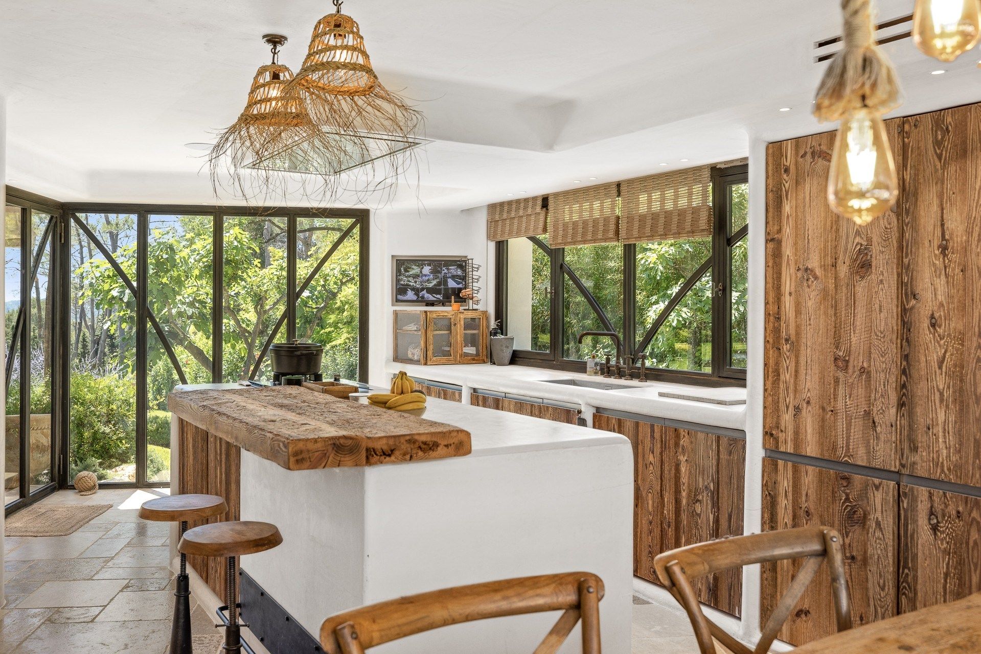 villa 7 Rooms for sale on MOUGINS (06250)