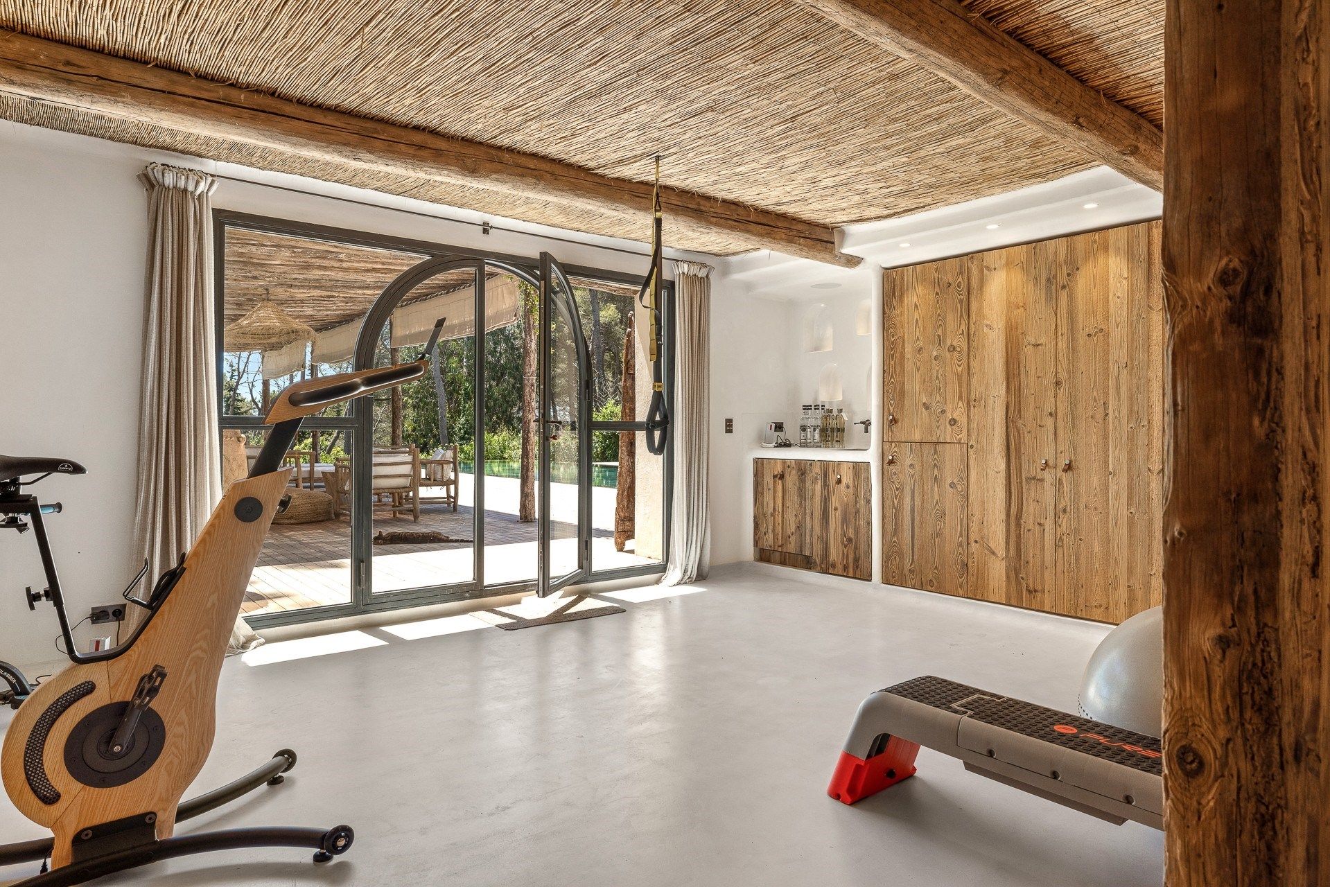 villa 7 Rooms for sale on MOUGINS (06250)