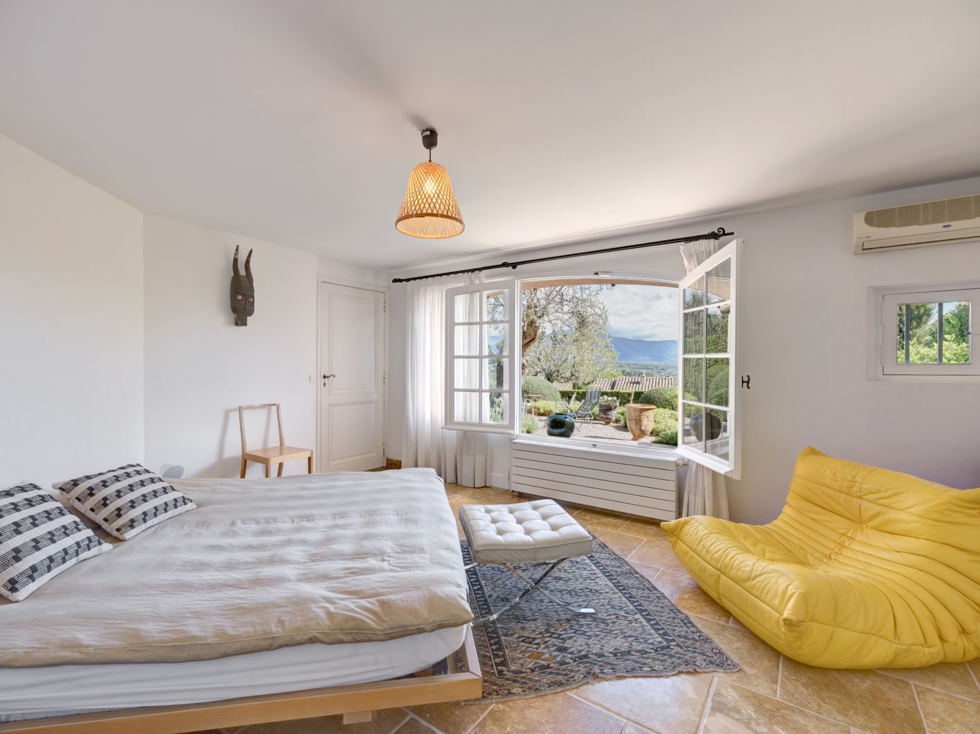 villa 6 Rooms for sale on MOUANS SARTOUX (06370)