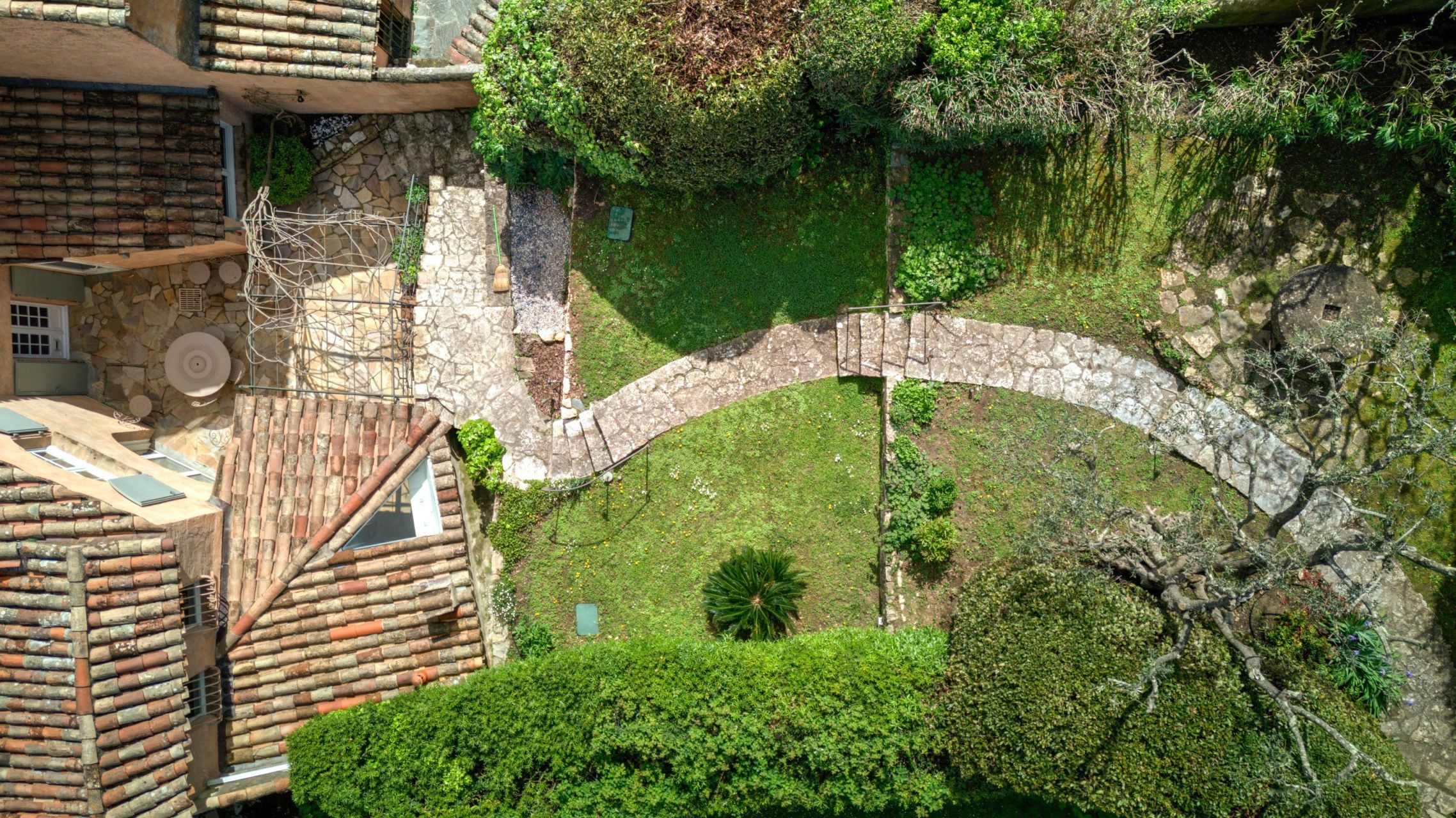 villa 6 Rooms for sale on MOUANS SARTOUX (06370)