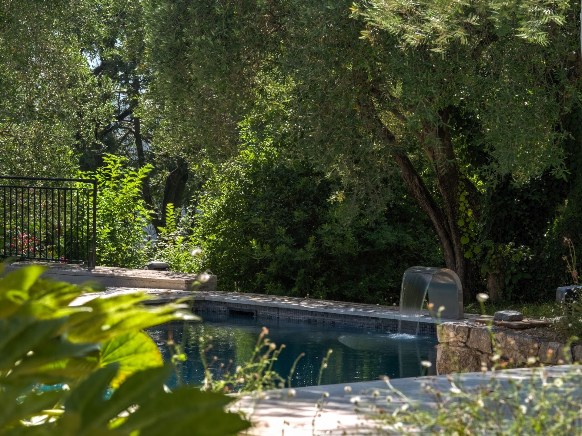 provencal house 8 Rooms for sale on MOUGINS (06250)
