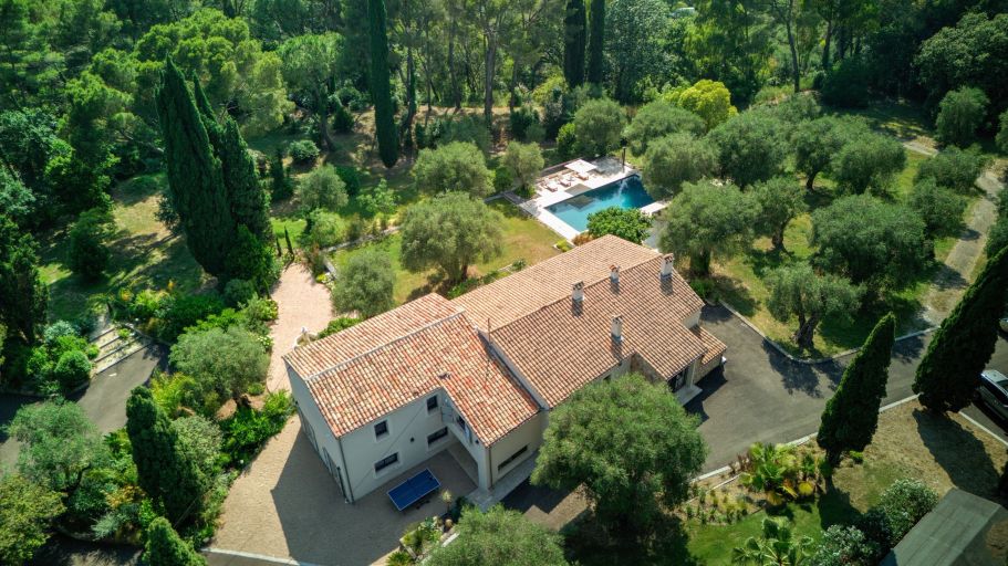provencal house 8 Rooms for sale on MOUGINS (06250)