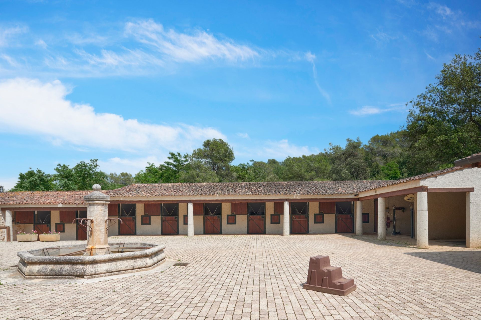 propriété équestre 14 Pièces en vente sur ROQUEFORT LES PINS (06330)
