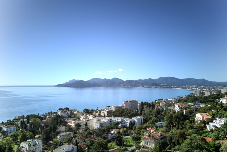 apartment 4 Rooms for sale on CANNES (06400)
