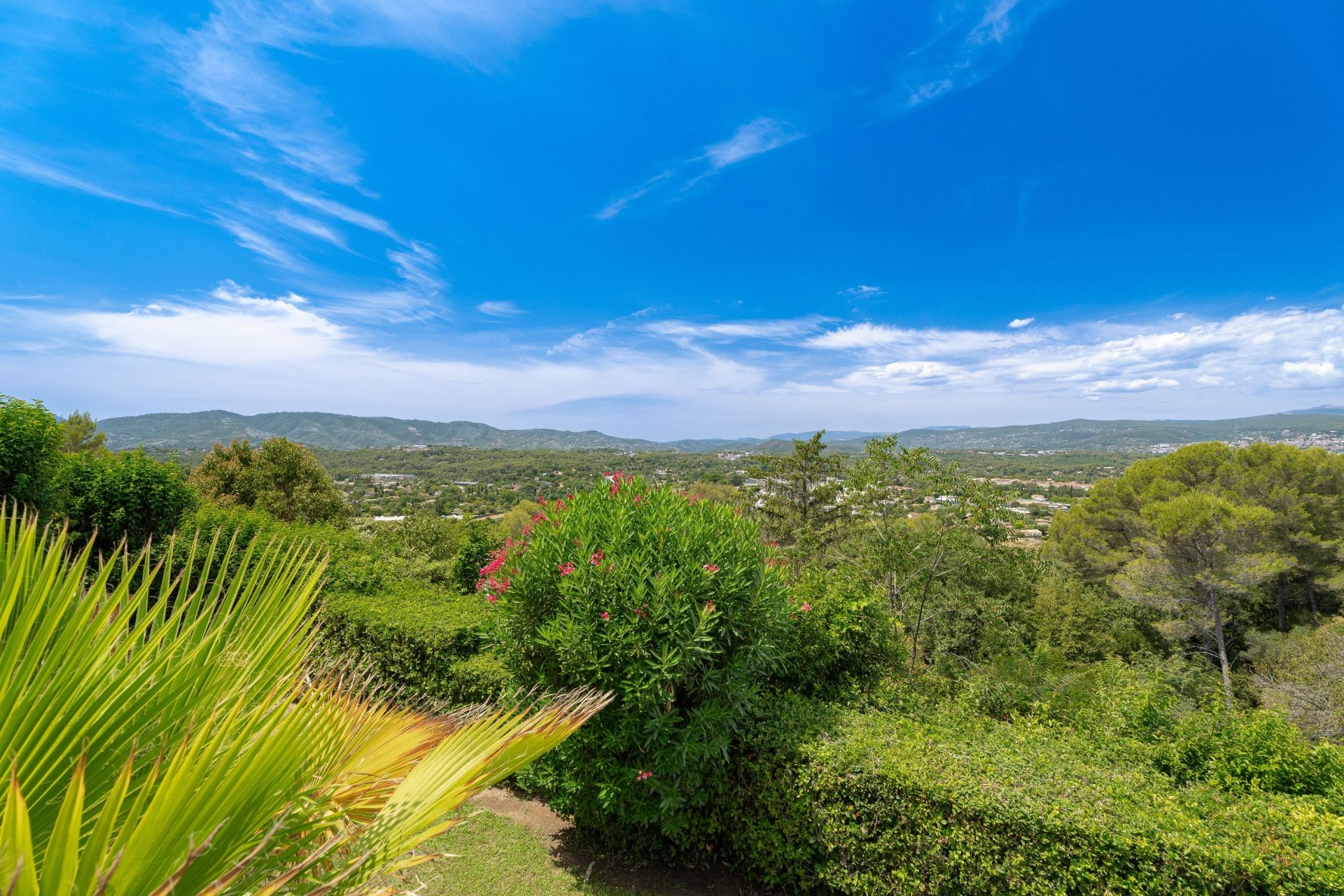 villa 9 Pièces en vente sur MOUGINS (06250)