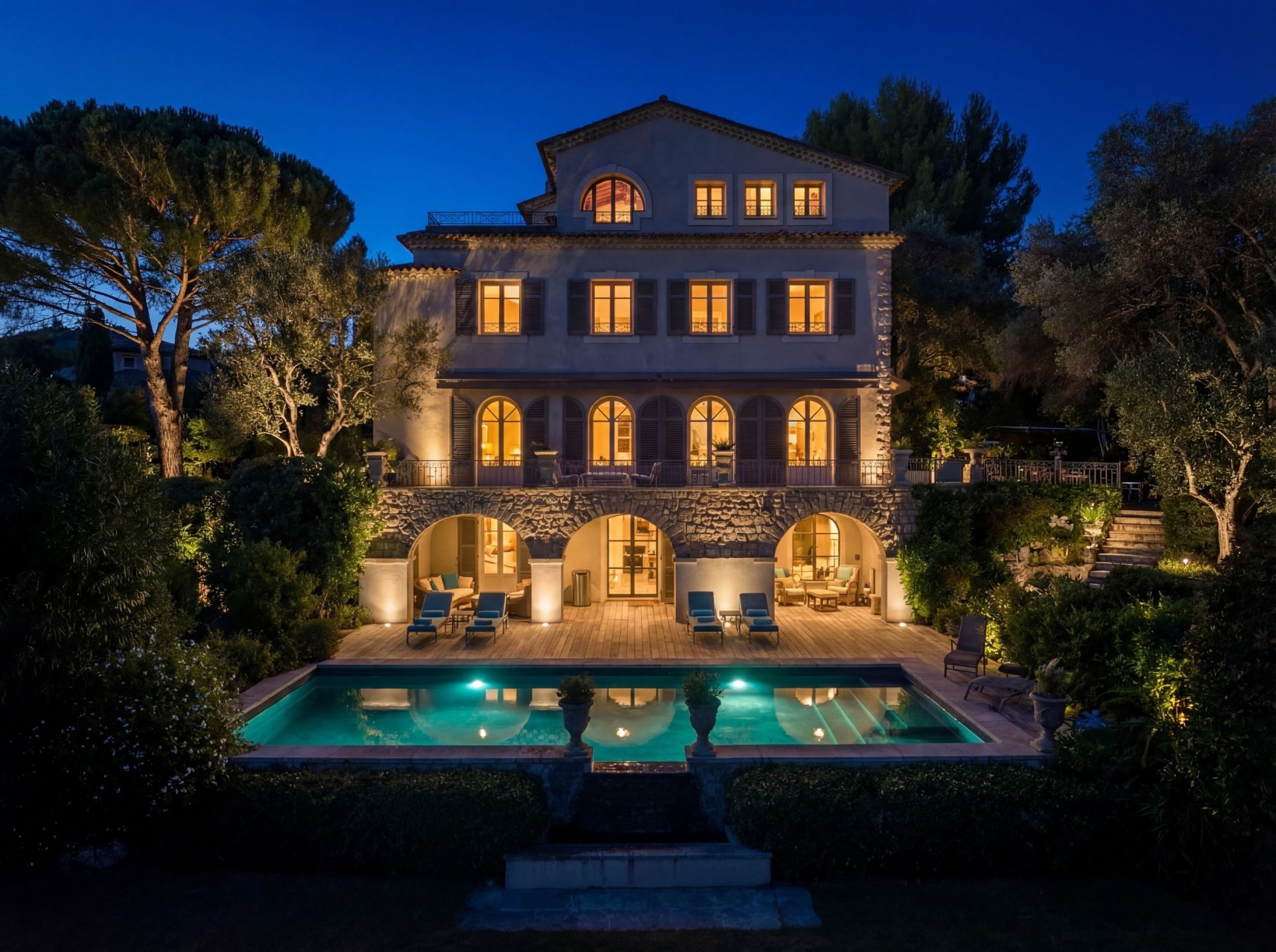 villa 5 Pièces en vente sur CAP D ANTIBES (06160)