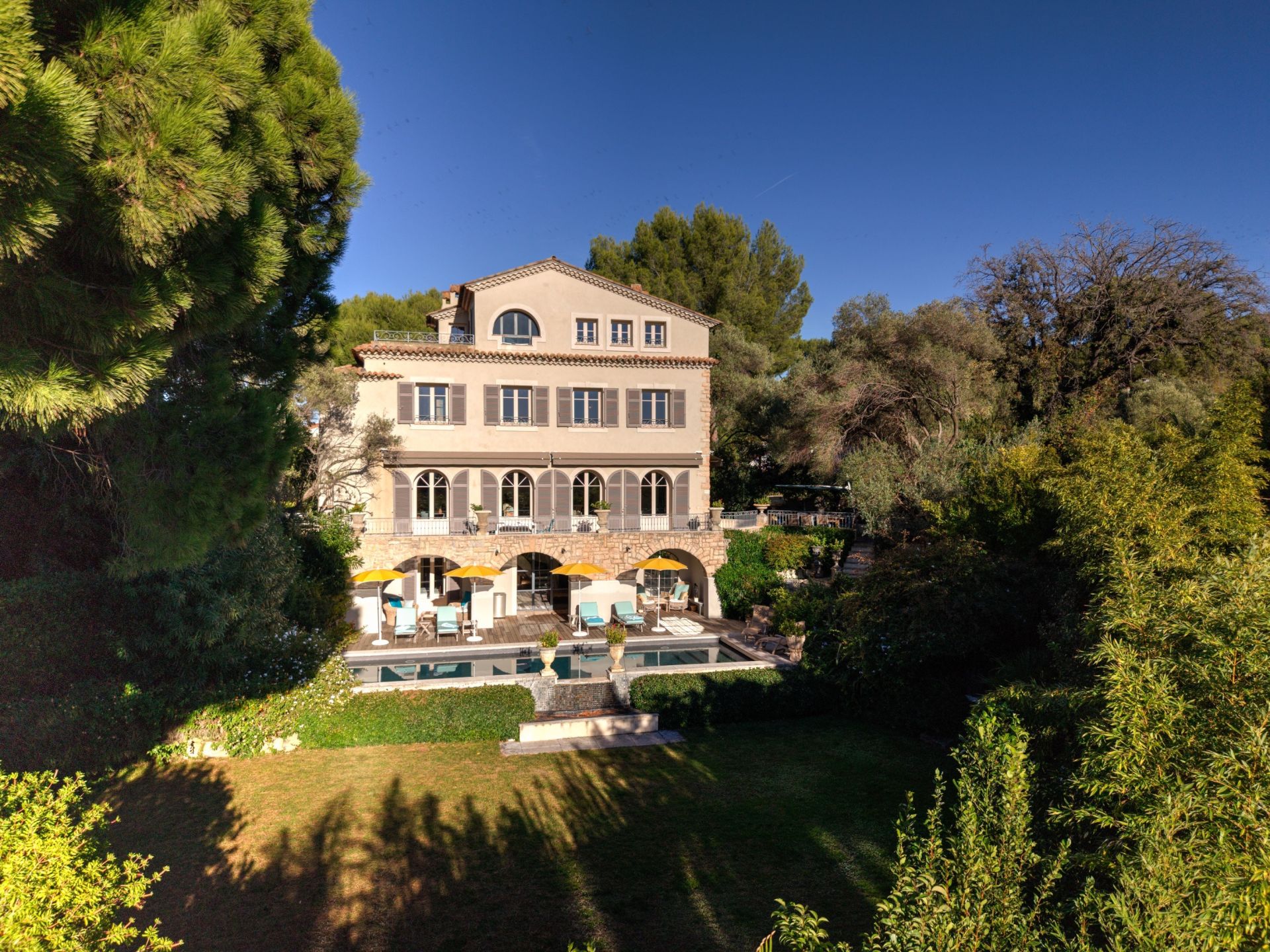 villa 5 Pièces en vente sur CAP D ANTIBES (06160)