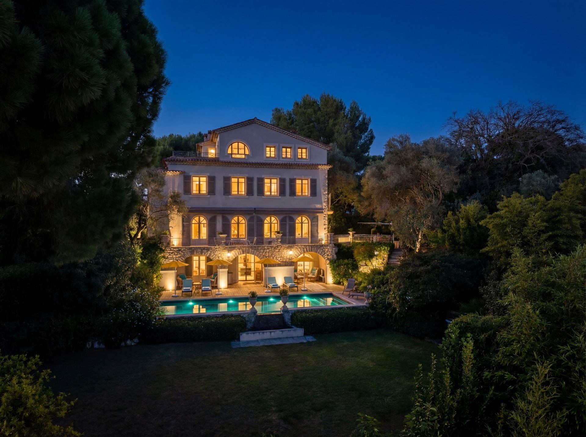 villa 5 Pièces en vente sur CAP D ANTIBES (06160)