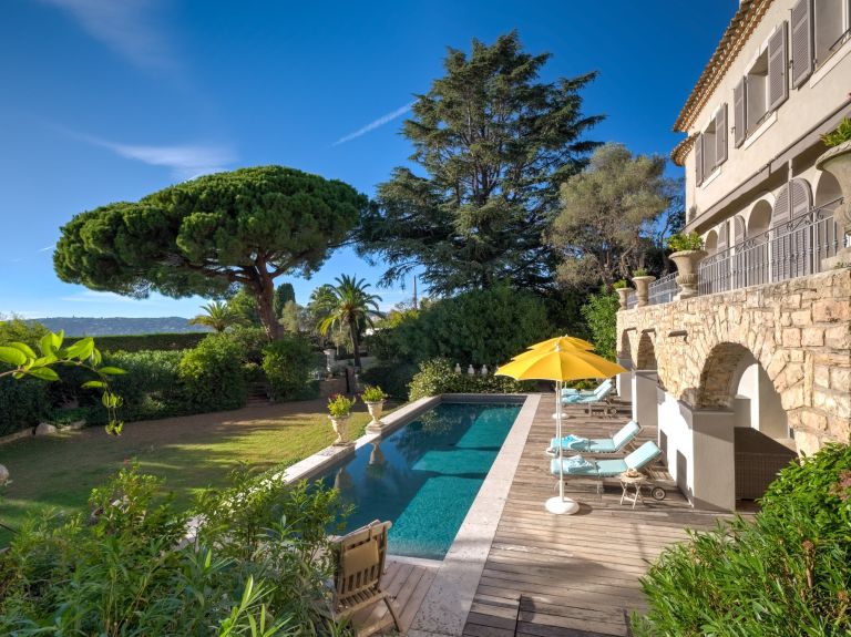 villa 5 Pièces en vente sur CAP D ANTIBES (06160)
