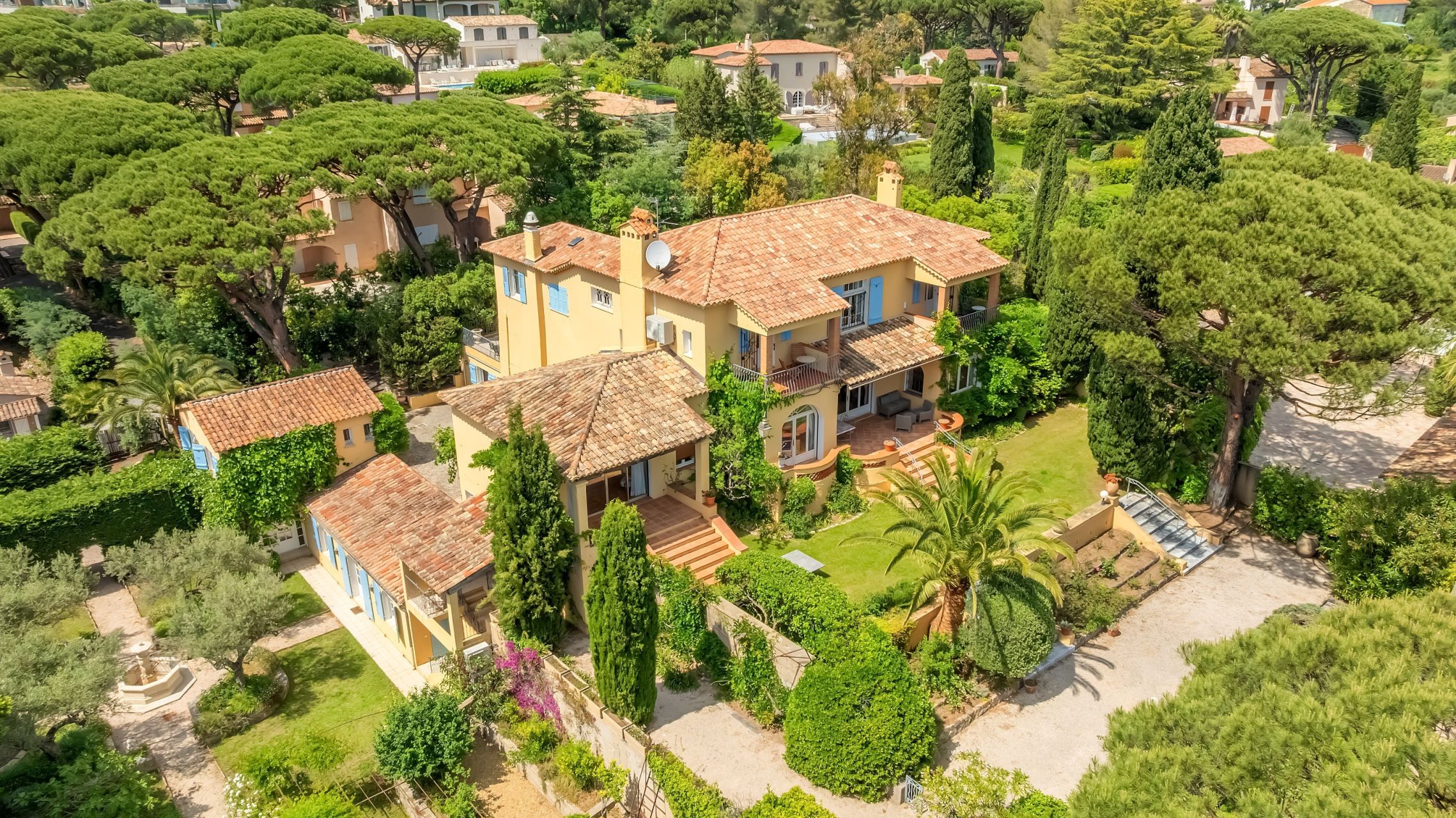 mansion 14 Rooms for sale on STE MAXIME (83120)
