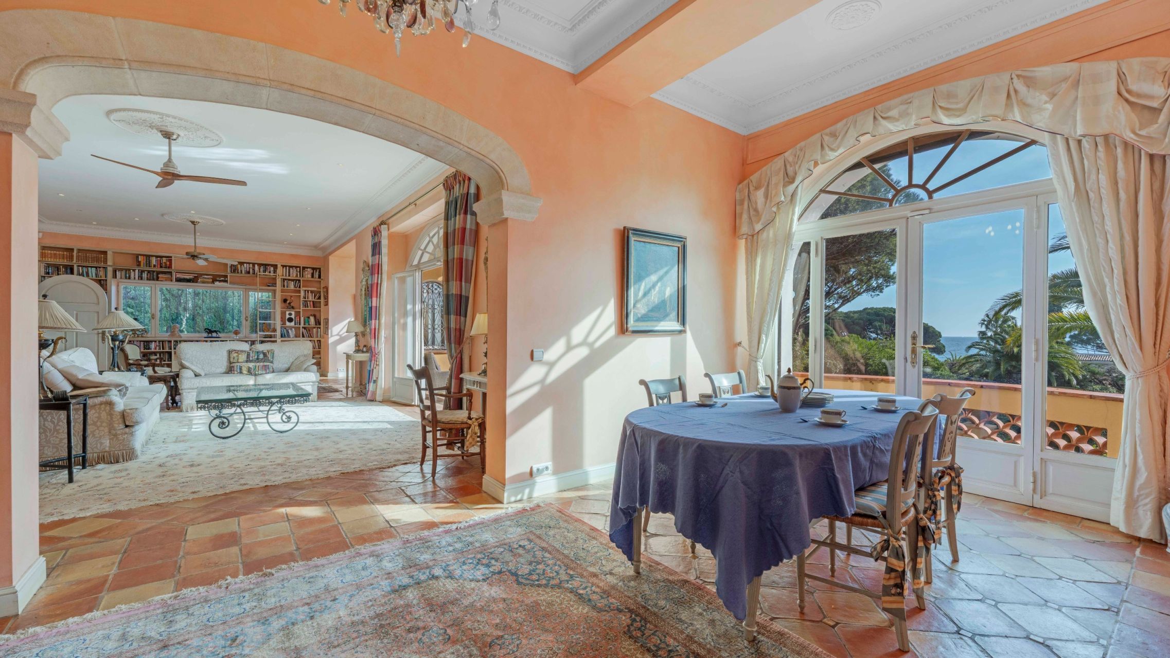 mansion 14 Rooms for sale on STE MAXIME (83120)
