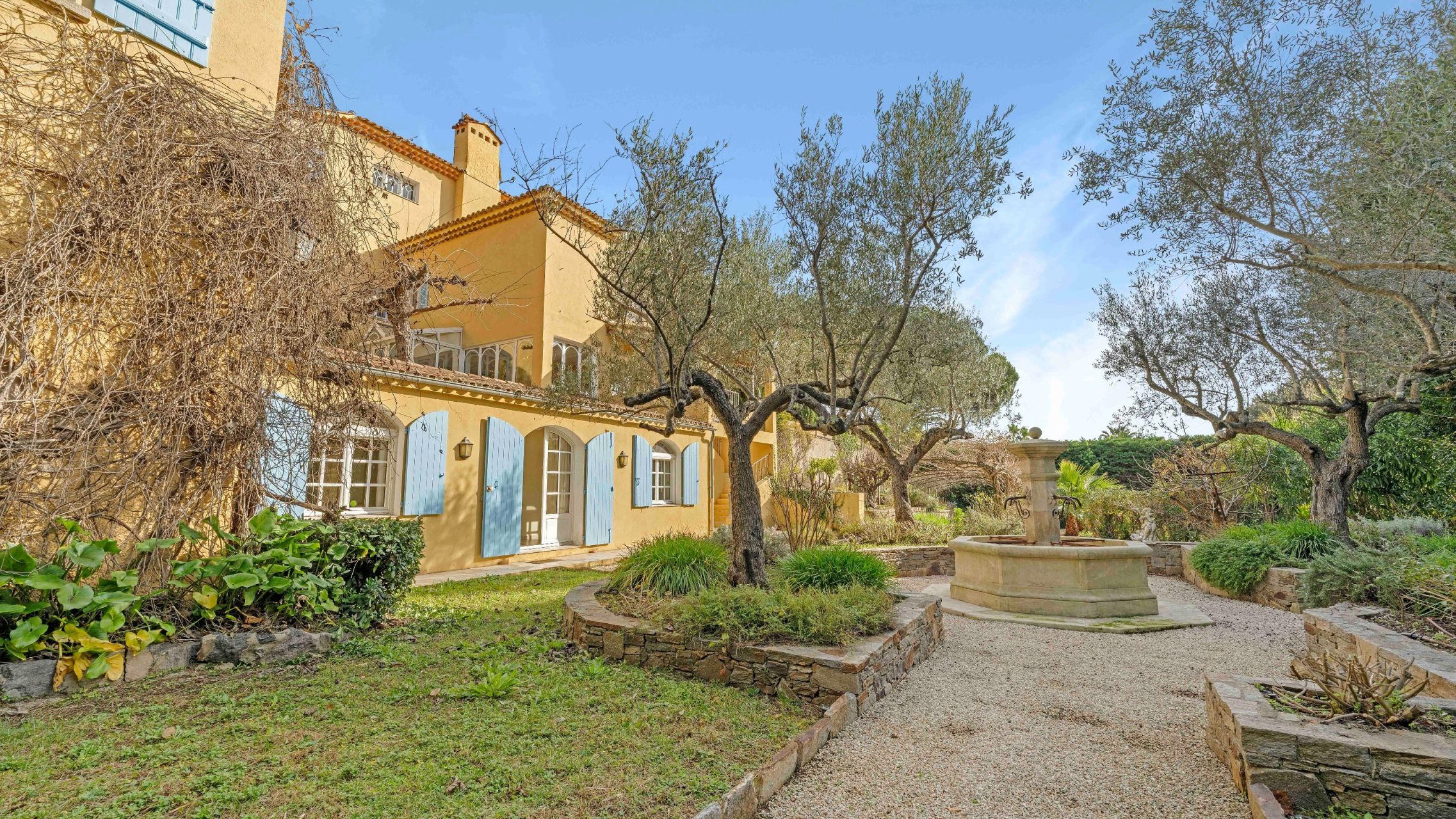 mansion 14 Rooms for sale on STE MAXIME (83120)