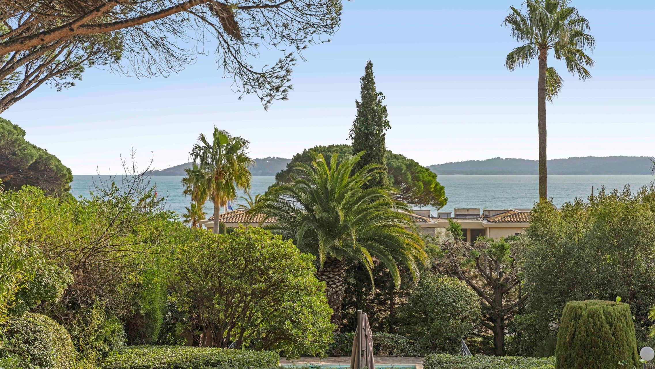 mansion 14 Rooms for sale on STE MAXIME (83120)