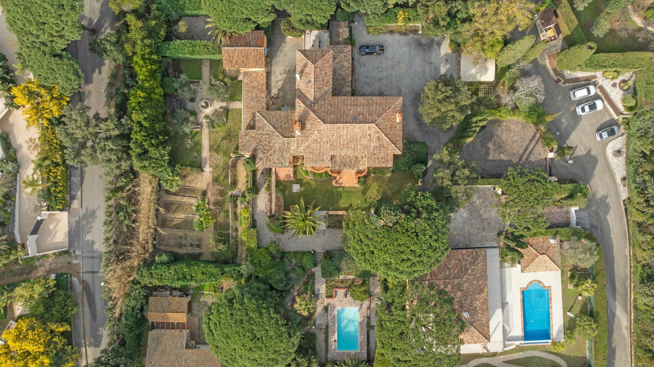 mansion 14 Rooms for sale on STE MAXIME (83120)