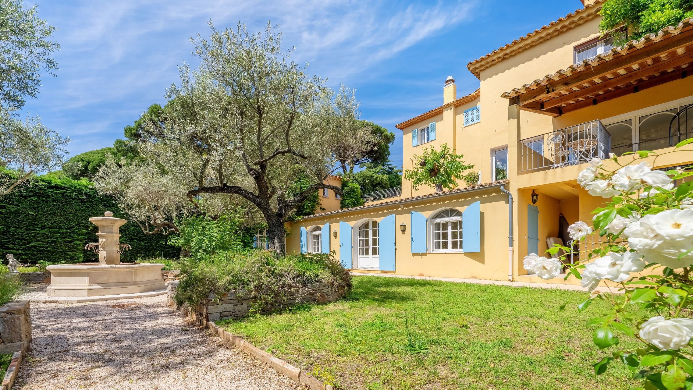 mansion 14 Rooms for sale on STE MAXIME (83120)
