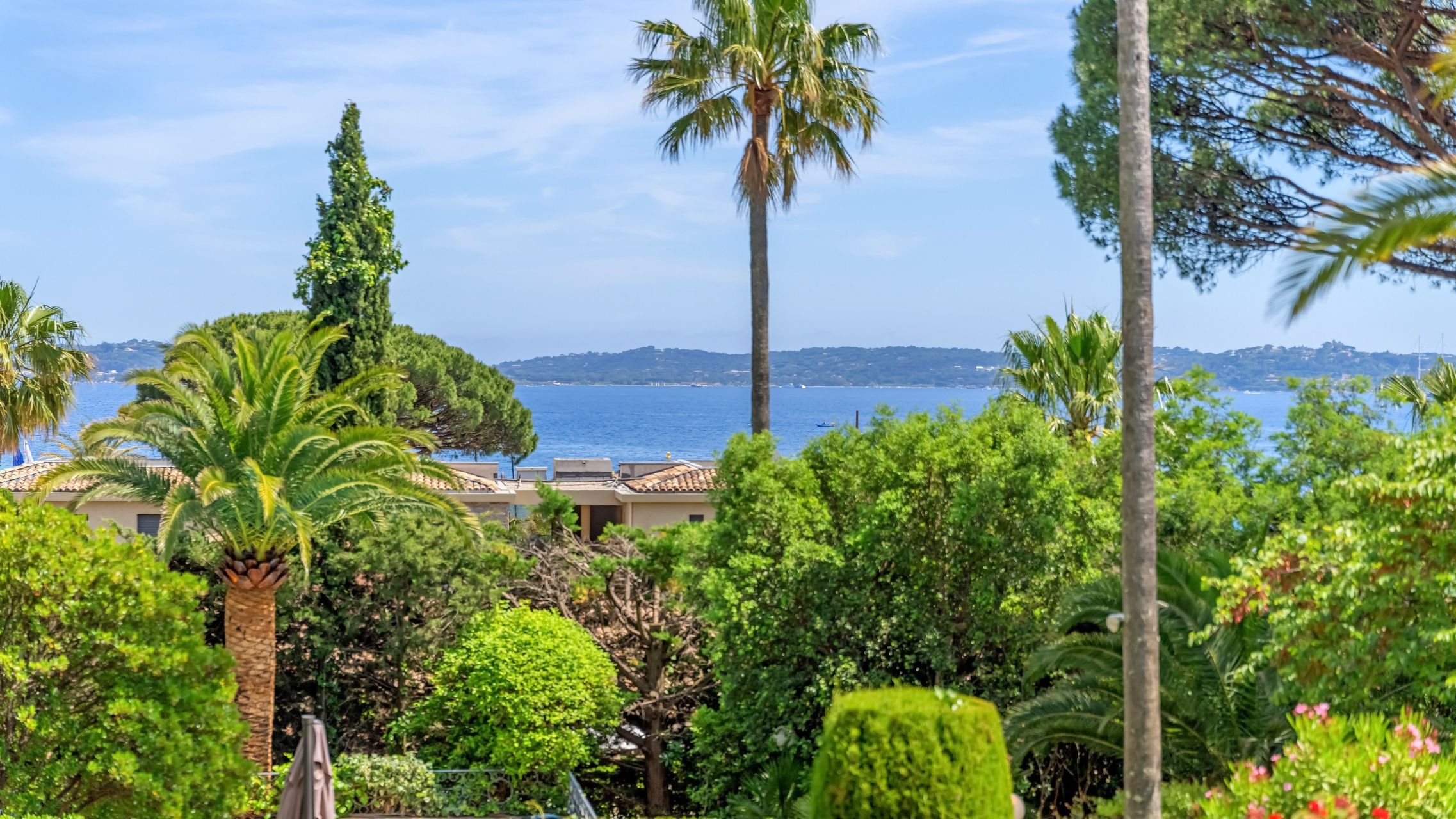 mansion 14 Rooms for sale on STE MAXIME (83120)